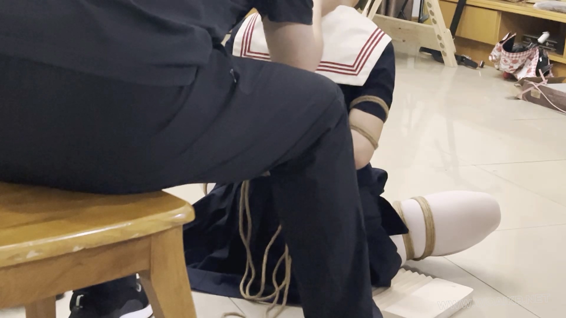 《调教师日记之特殊少女改造记》-1，五花+M腿+白丝+ZD棒，乖乖女学生小X早已听说有 预览图