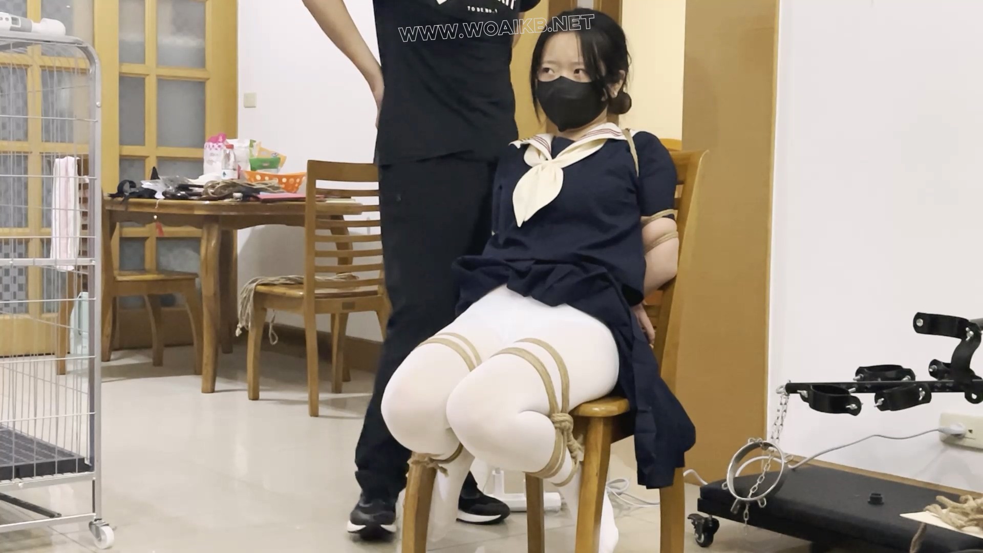 《调教师日记之特殊少女改造记》-1，五花+M腿+白丝+ZD棒，乖乖女学生小X早已听说有 预览图