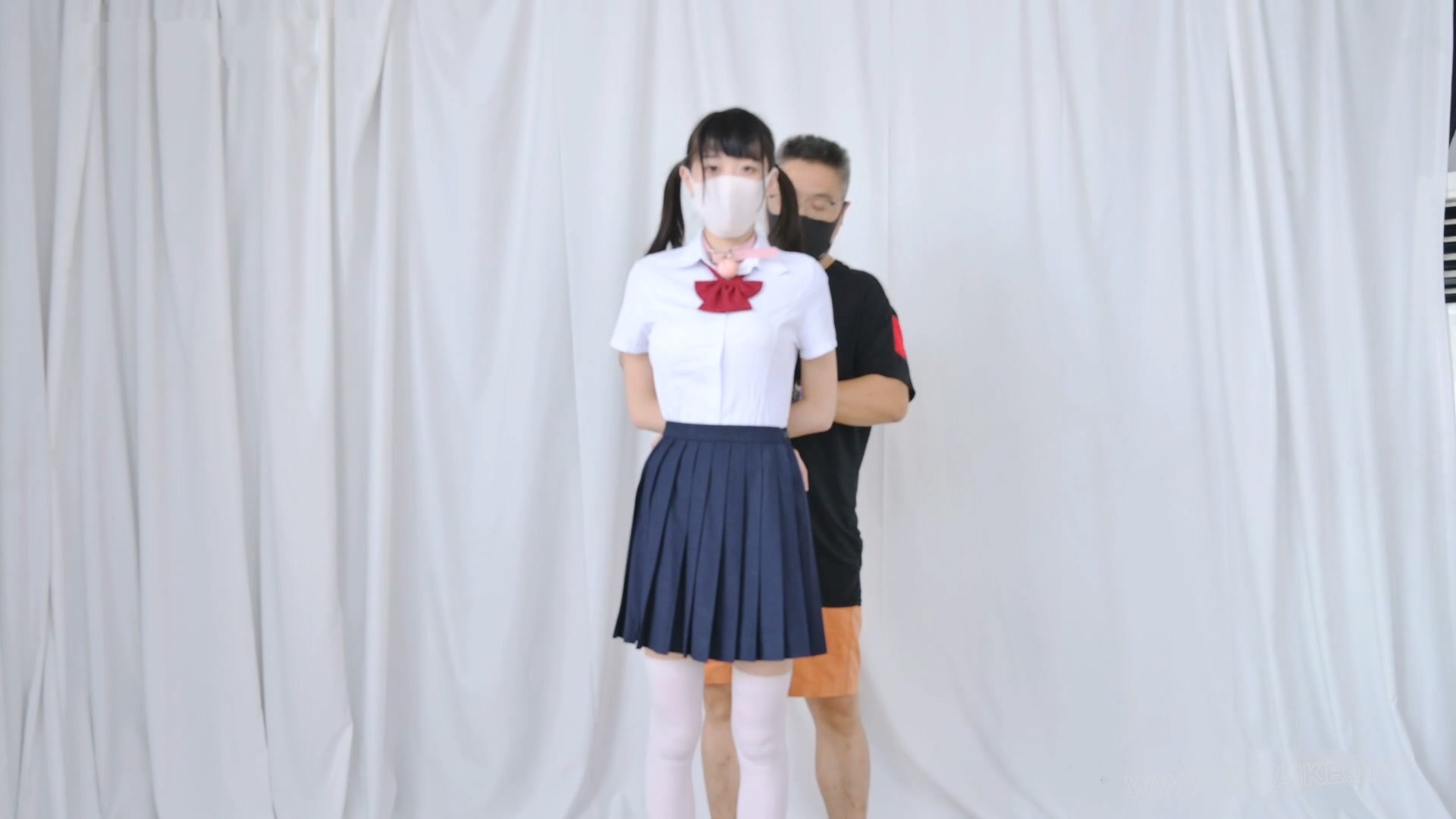 再次犯错的JK少女上集 JK 白丝 双马尾LOLI 鞭打 强膏 固定放置 强高放置 锁链口球 预览图