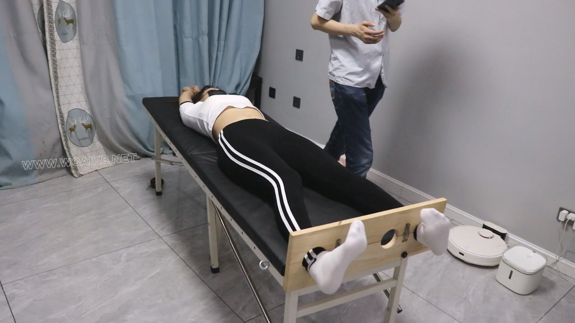 刑床驾驶员2！超级超级怕痒模特糖糖的第二部TK片~超怕痒运动服少女体验严厉TK，怕 预览图