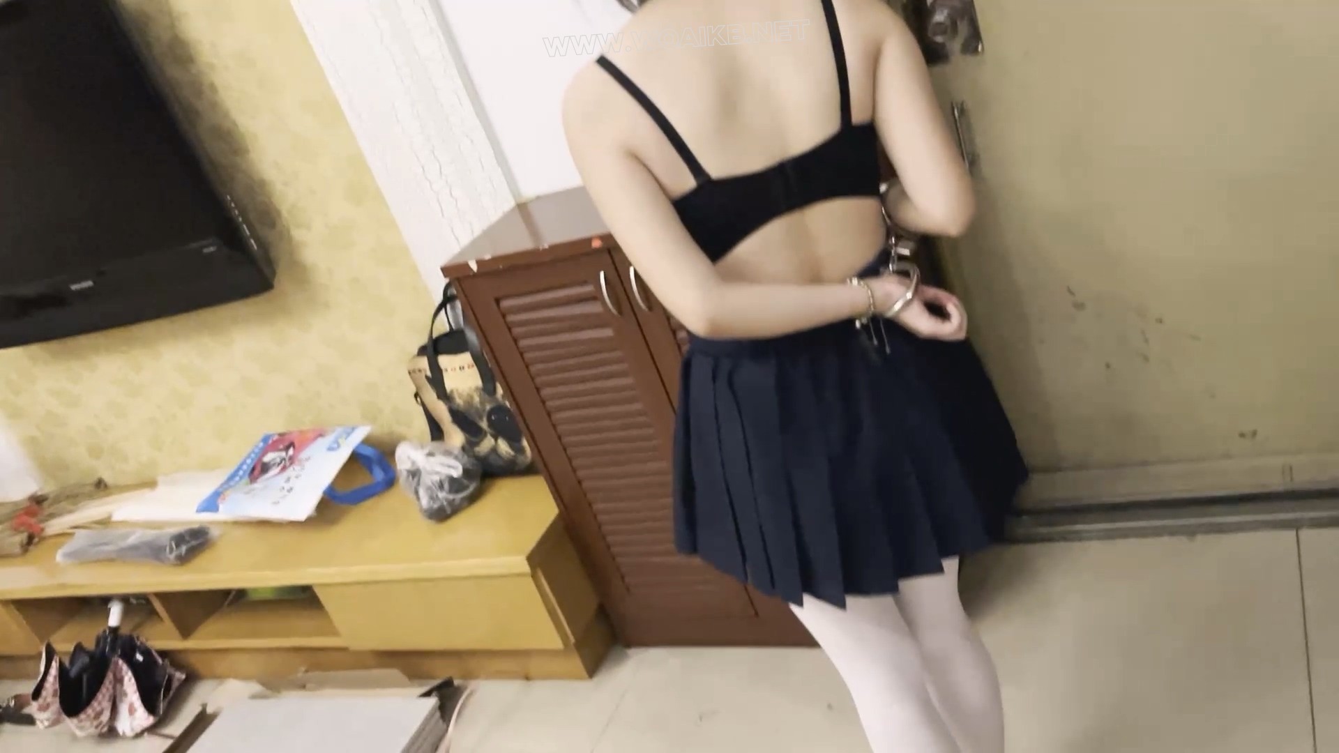 《调教师日记之特殊少女改造记》-3，白丝镣铐束缚家务+震动B强高奖励，小X逐渐习惯 预览图