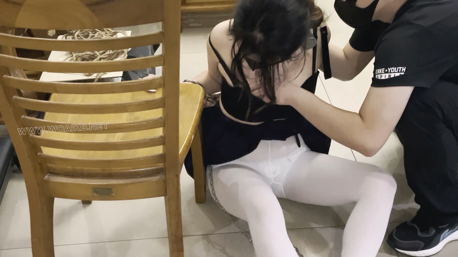 《调教师日记之特殊少女改造记》-3，白丝镣铐束缚家务+震动B强高奖励，小X逐渐习惯 预览图