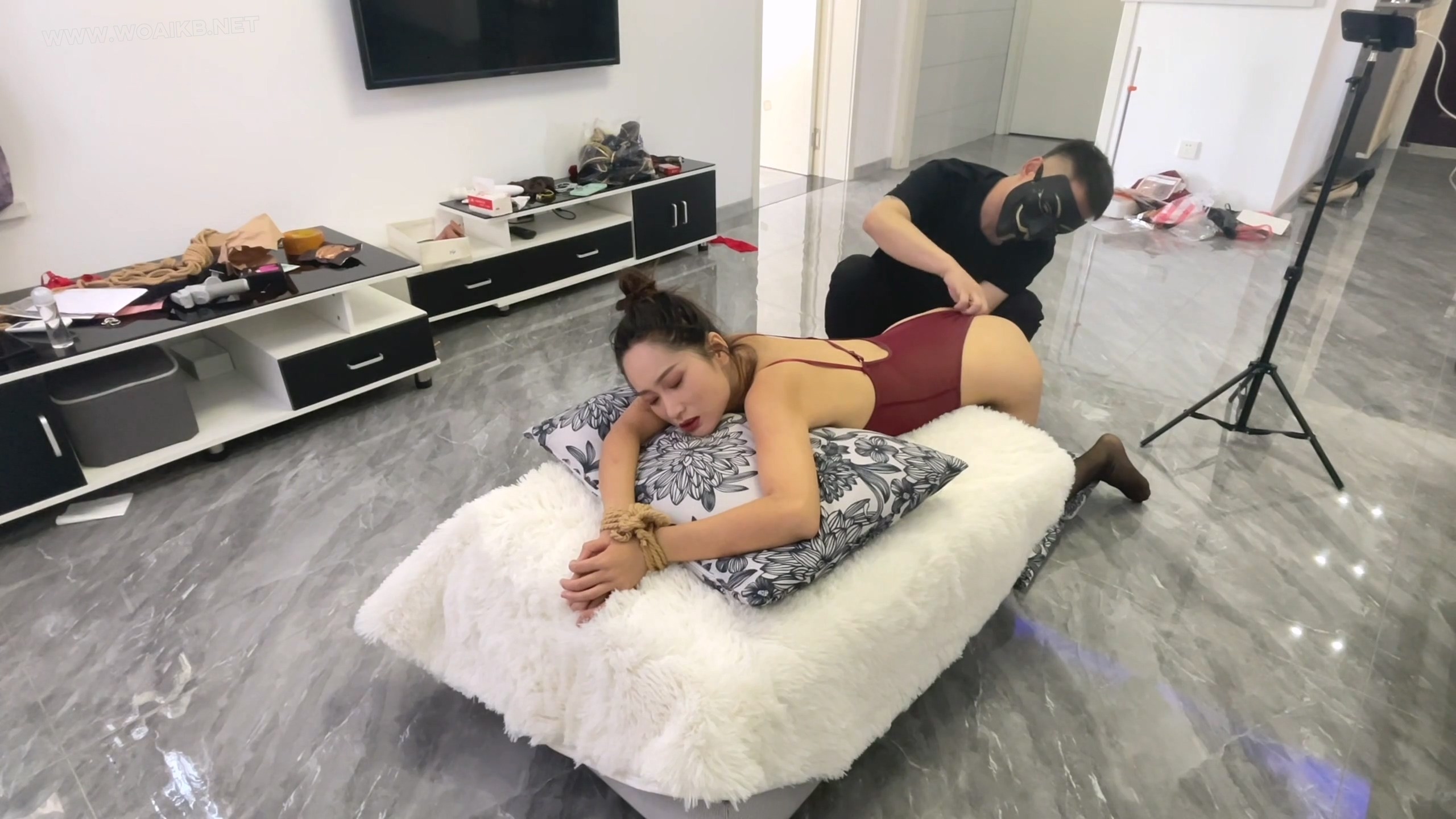 肤白貌美大长腿美女（陈陈）最原始的欲望 真空蕾丝睡衣 TD强高 TK腋部 玩脚闻脚挠 预览图