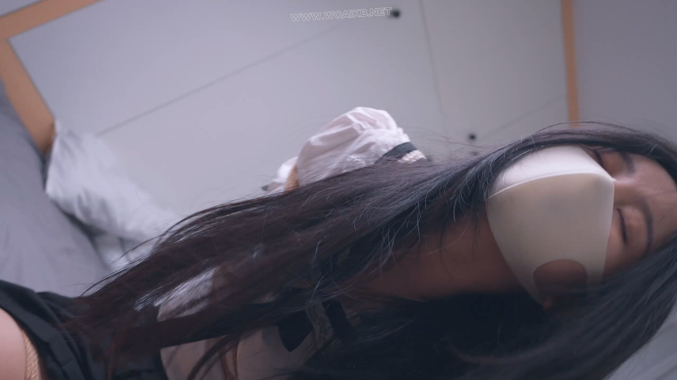 《应聘的女模特4》 入室迷晕+股绳+原味丝袜堵嘴+TK+抚摸+多道捆绑+轻呼吸限制 预览图
