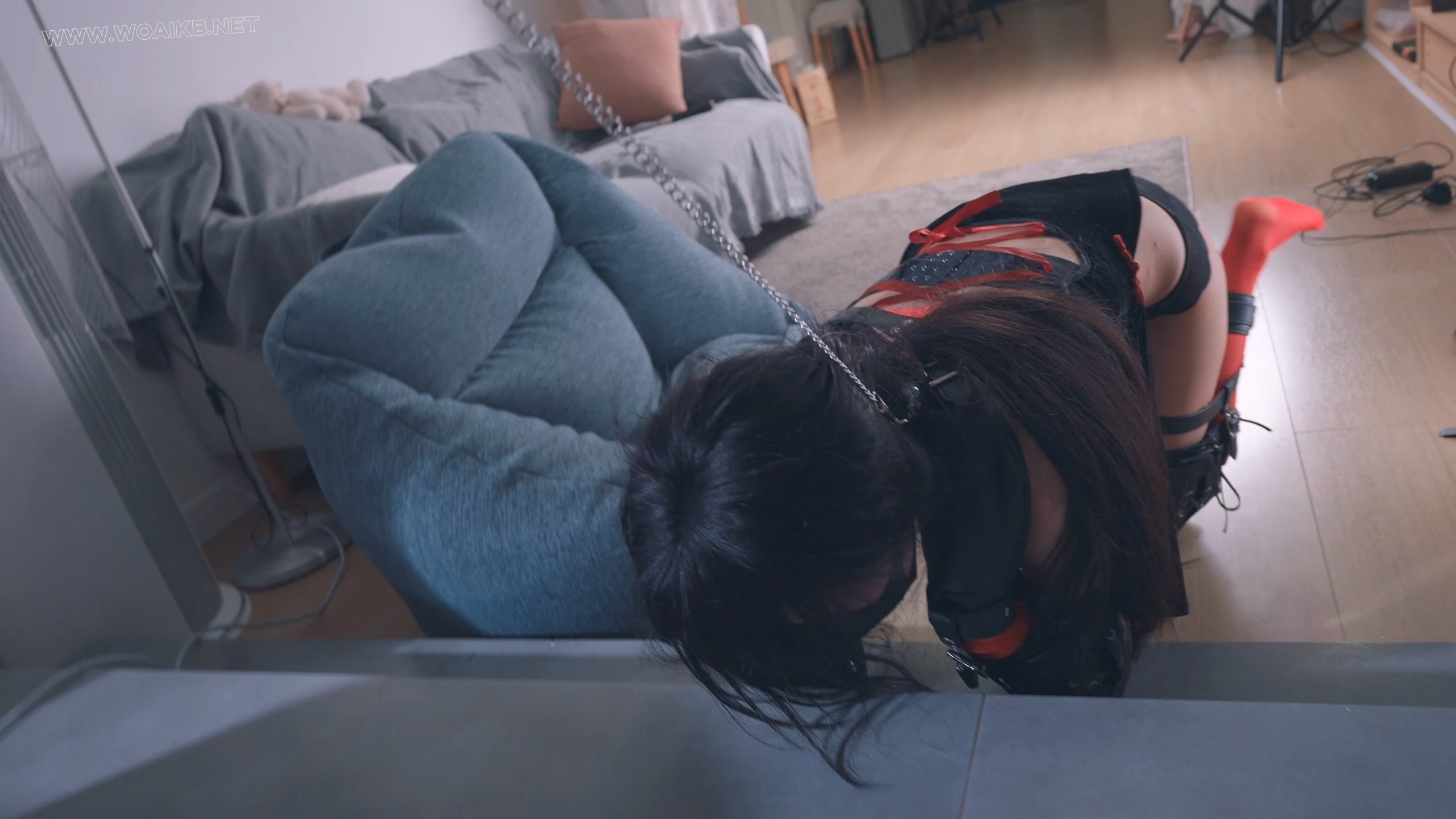 《欠债人妻4》和被驯服的妖艳人妻玩起了K9+电棍击打+狗奴爬行+项圈+AV棒强羔+吊脖 预览图