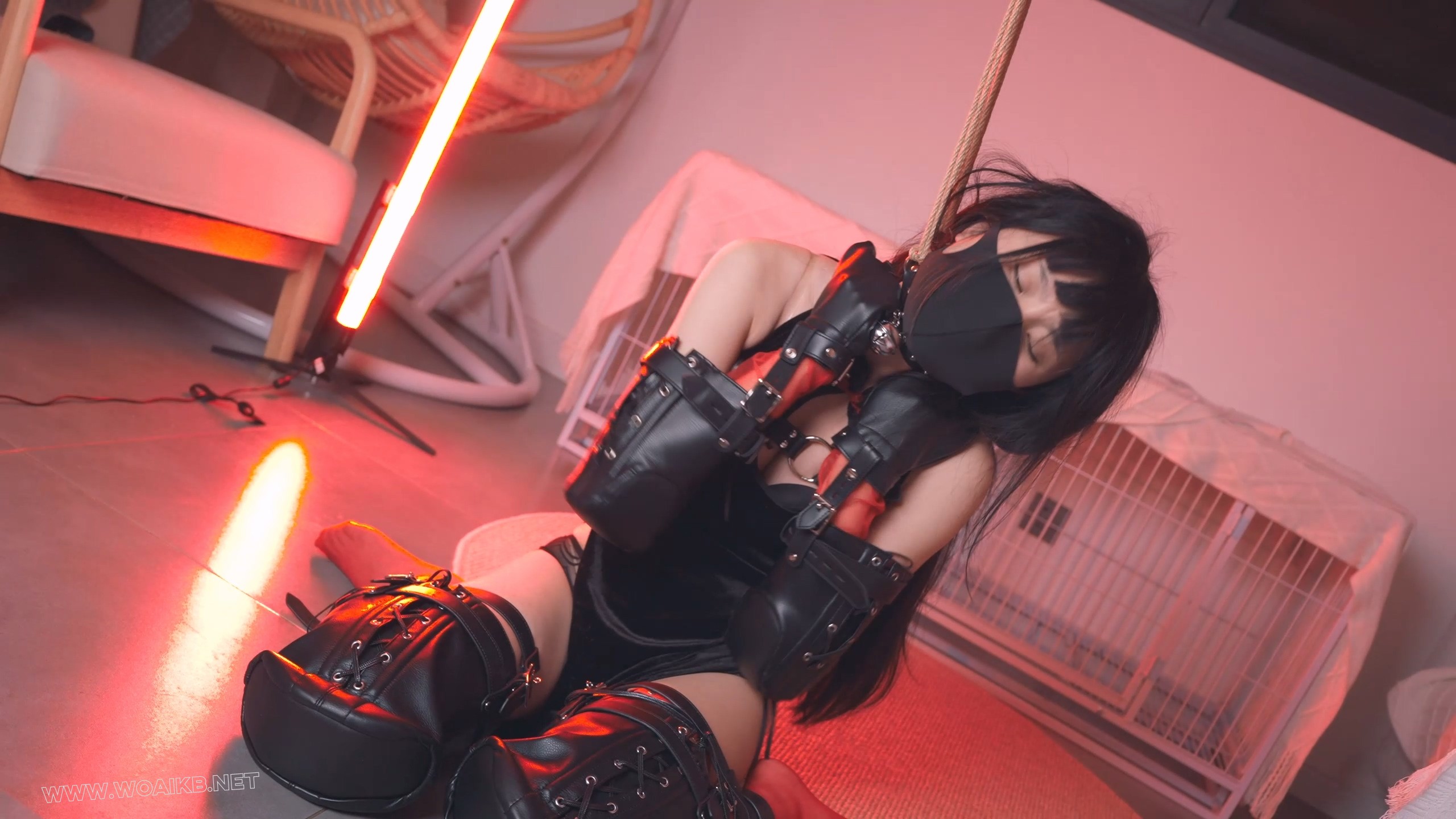 《欠债人妻4》和被驯服的妖艳人妻玩起了K9+电棍击打+狗奴爬行+项圈+AV棒强羔+吊脖 预览图