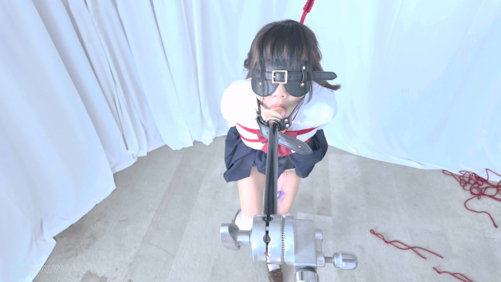 再次犯错的JK少女下集 JK 白丝 双马尾LOLI 口胶训练 强制口 装置调教 鞭打 强膏 固 预览图