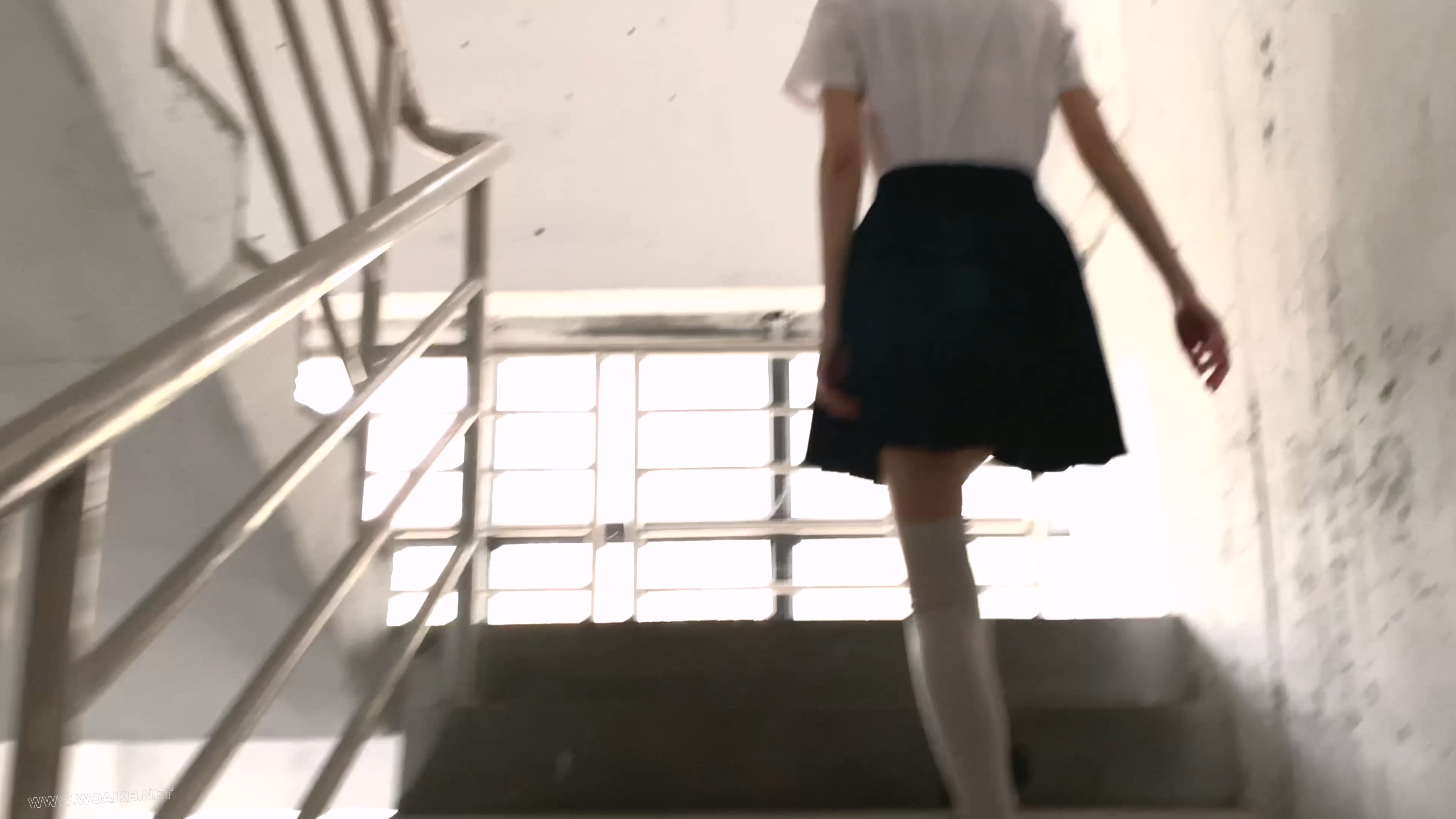 【尤美加奈】紧张刺激的废墟首作！双马尾白丝JK被尾随！胶布封嘴 + 蒙眼 + 郊狼 + 预览图