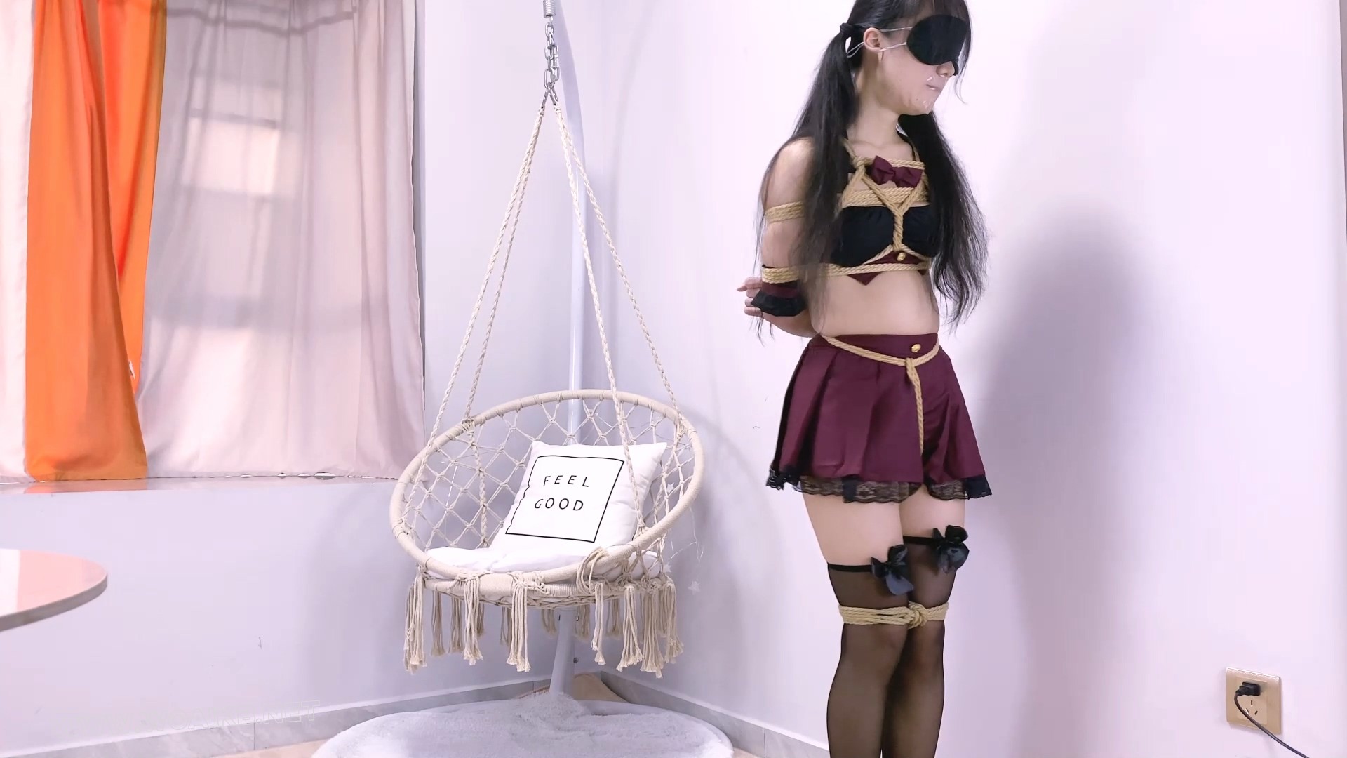 《少女情劫》-客户定拍-第四集-被塞着杨具遥控TD+内裤塞嘴再胶布封嘴+日式紧缚+胸 预览图
