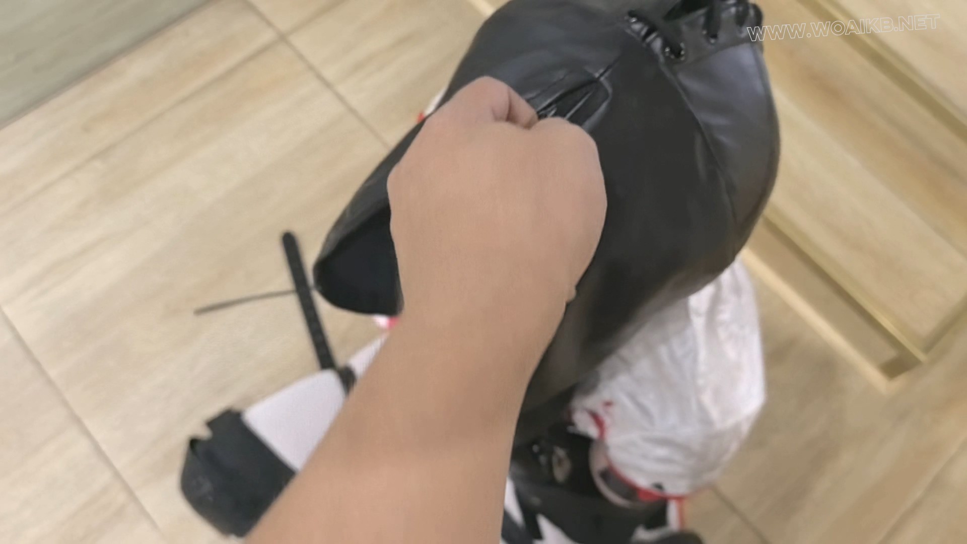碧蓝航线(旗袍）独角兽的深H训练 释放口水 多重震动强糕 变身狗奴狂虐遛弯 四肢固 预览图