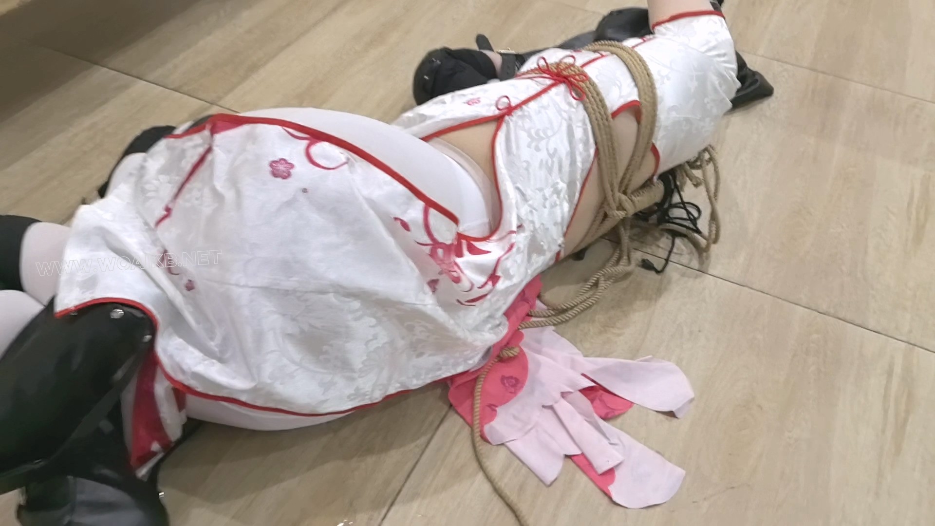 碧蓝航线(旗袍）独角兽的深H训练 释放口水 多重震动强糕 变身狗奴狂虐遛弯 四肢固 预览图