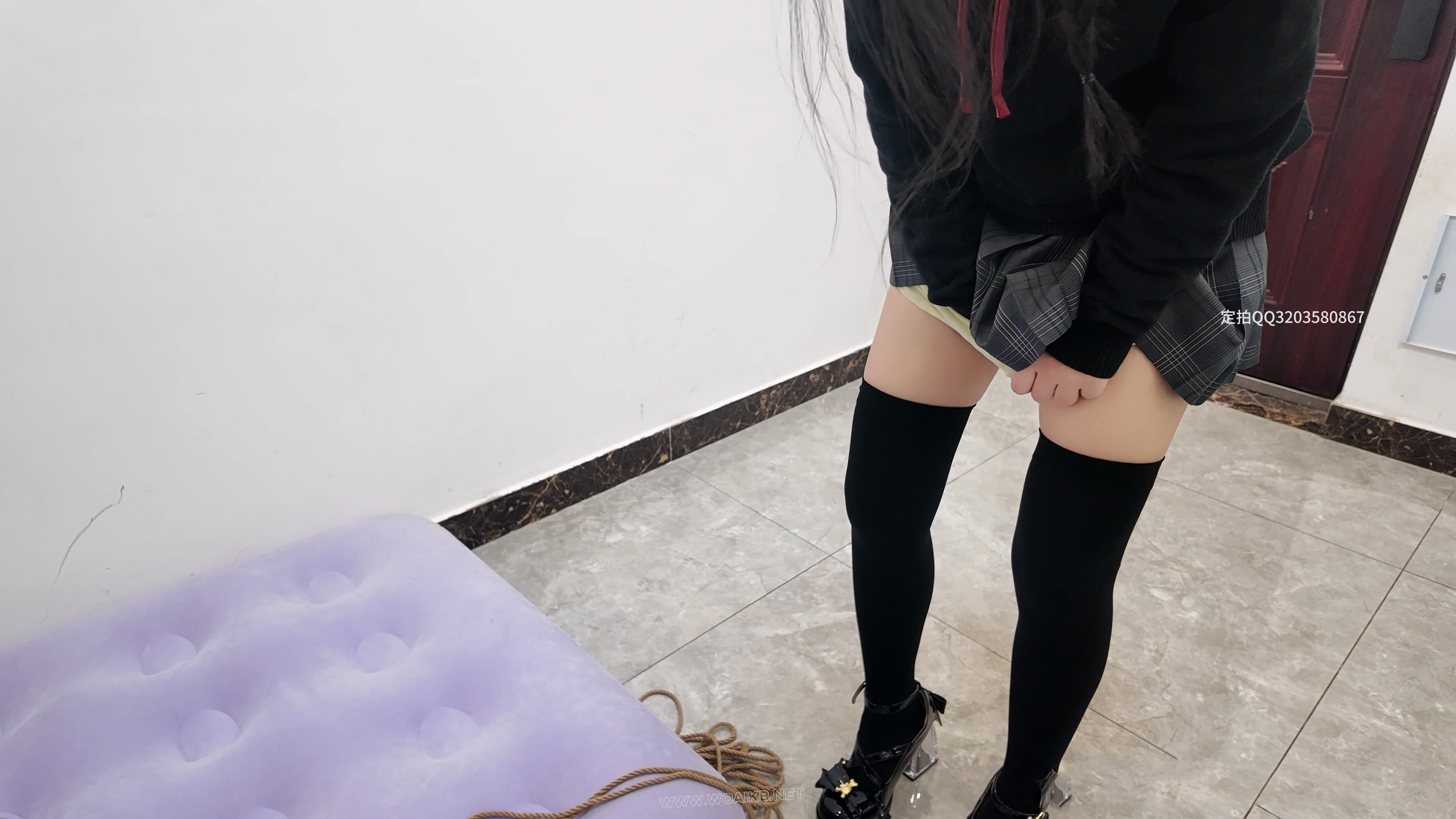 少萝霜喵 捆绑路边震动假Y具调教 第二弹 悦耳萝莉音耳边姣川 对话声音都颤抖了 路 预览图