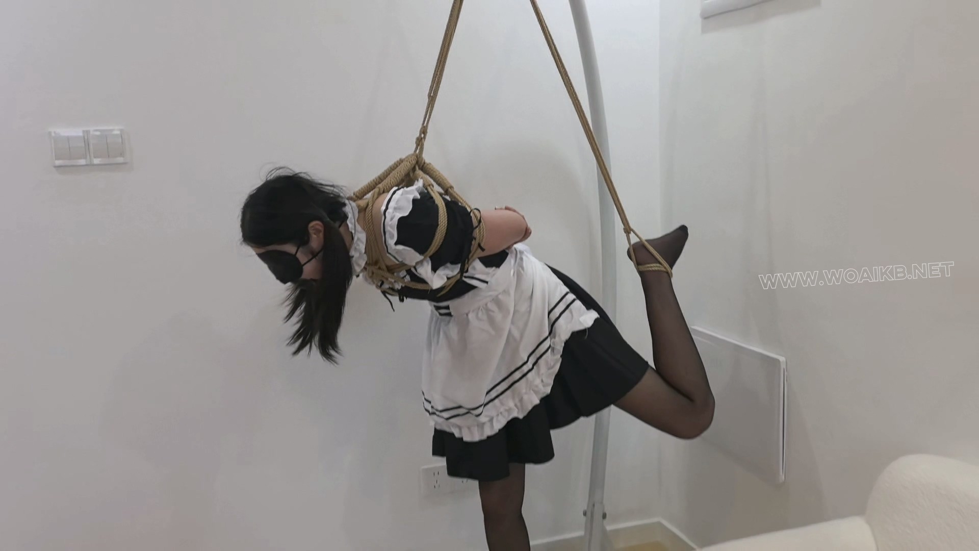 女仆无内黑丝内置“小象鼻”无限循环强糕太燃了 分腿缚内置遥控震动强糕 TK笑到抽 预览图
