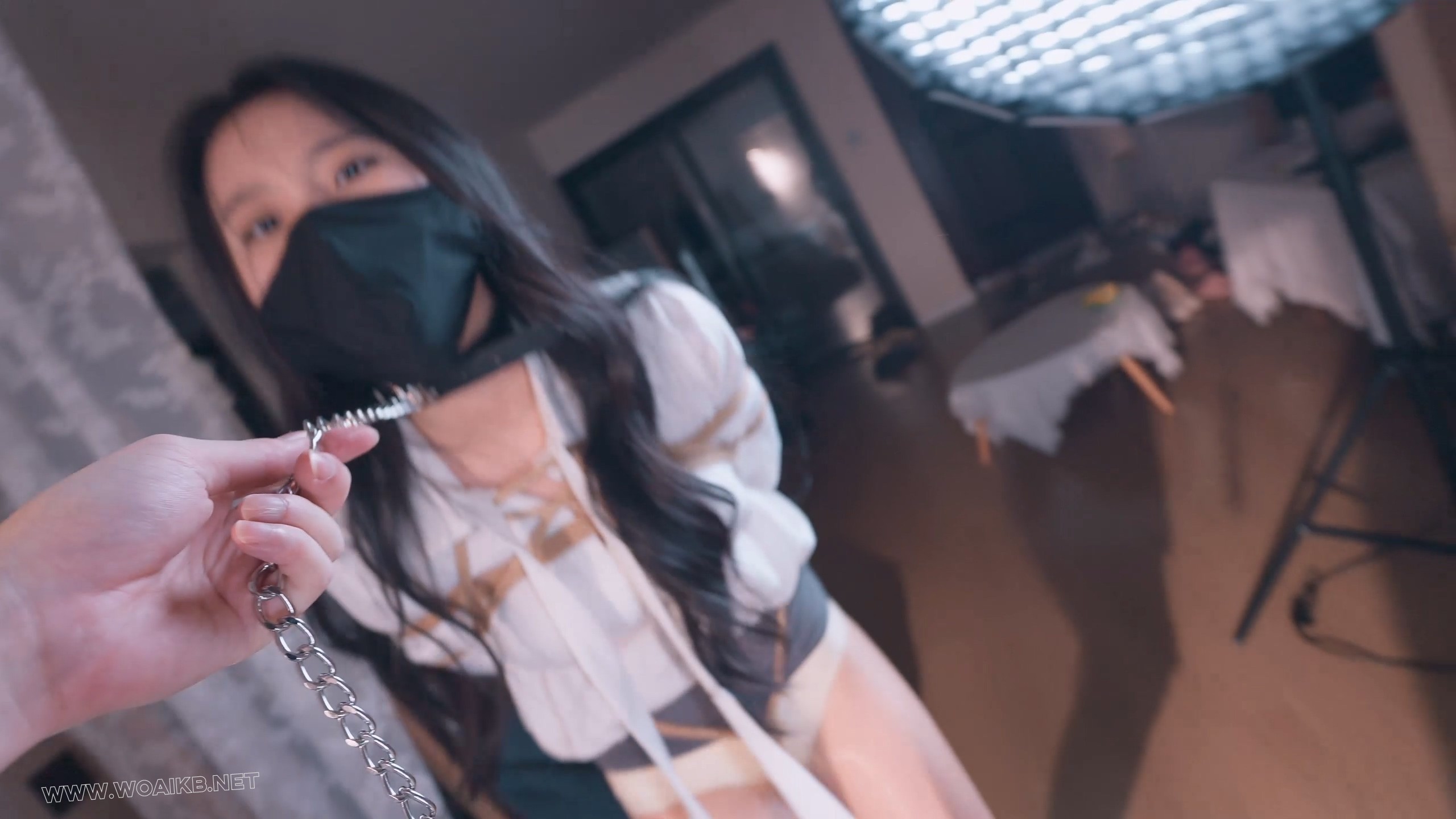 字幕版《OL的游戏》 指导下属工作一直偷看我的大腿和足，还偷看绳艺视频，我答应只 预览图