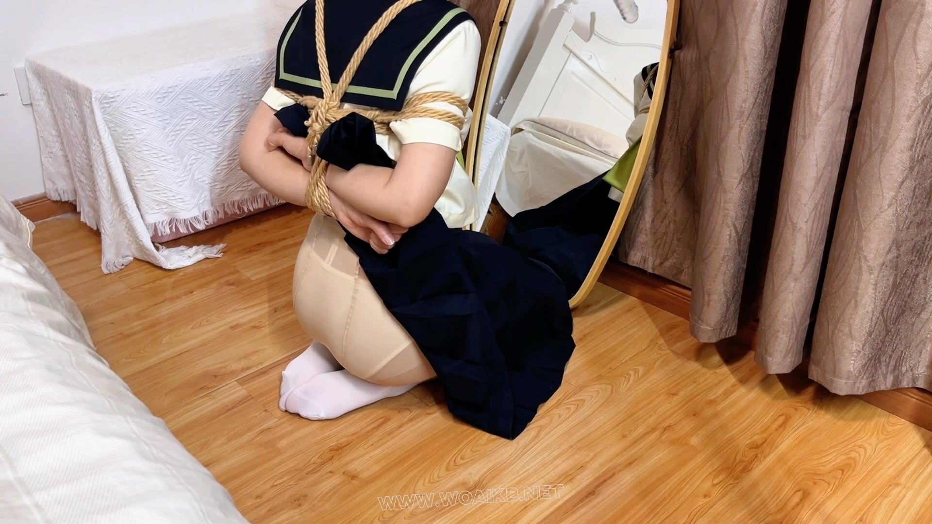 这样的小湿妹，怎么能狠心不支持一波呢？！ 【水灵灵的JK小湿妹】水手服肉丝+小腿 预览图