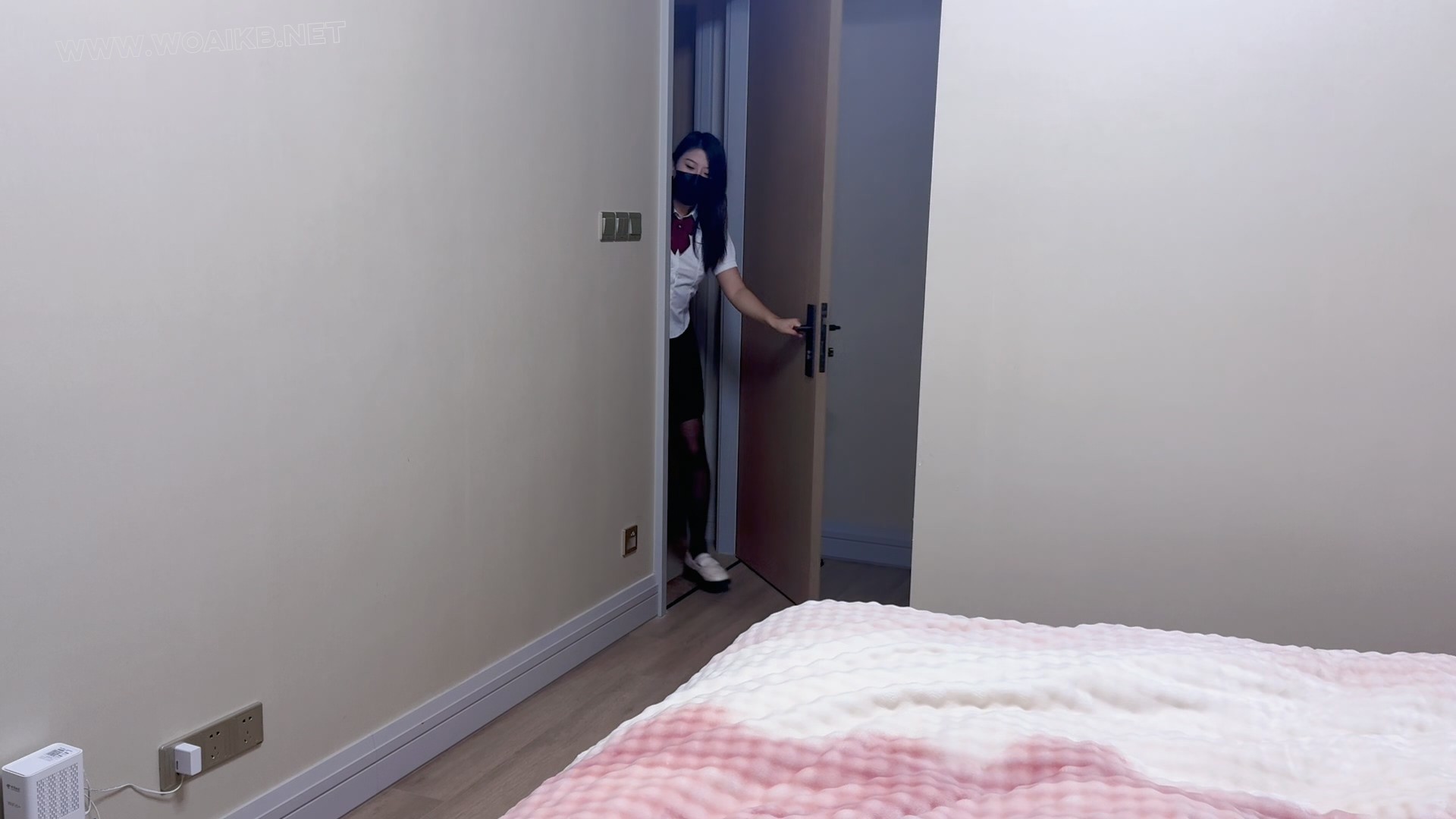入室迷晕jk妹 入室迷晕，原味丝袜堵嘴，胶带封嘴 胶带捆绑m腿，挠痒，挠脚心，sp，… 封面图