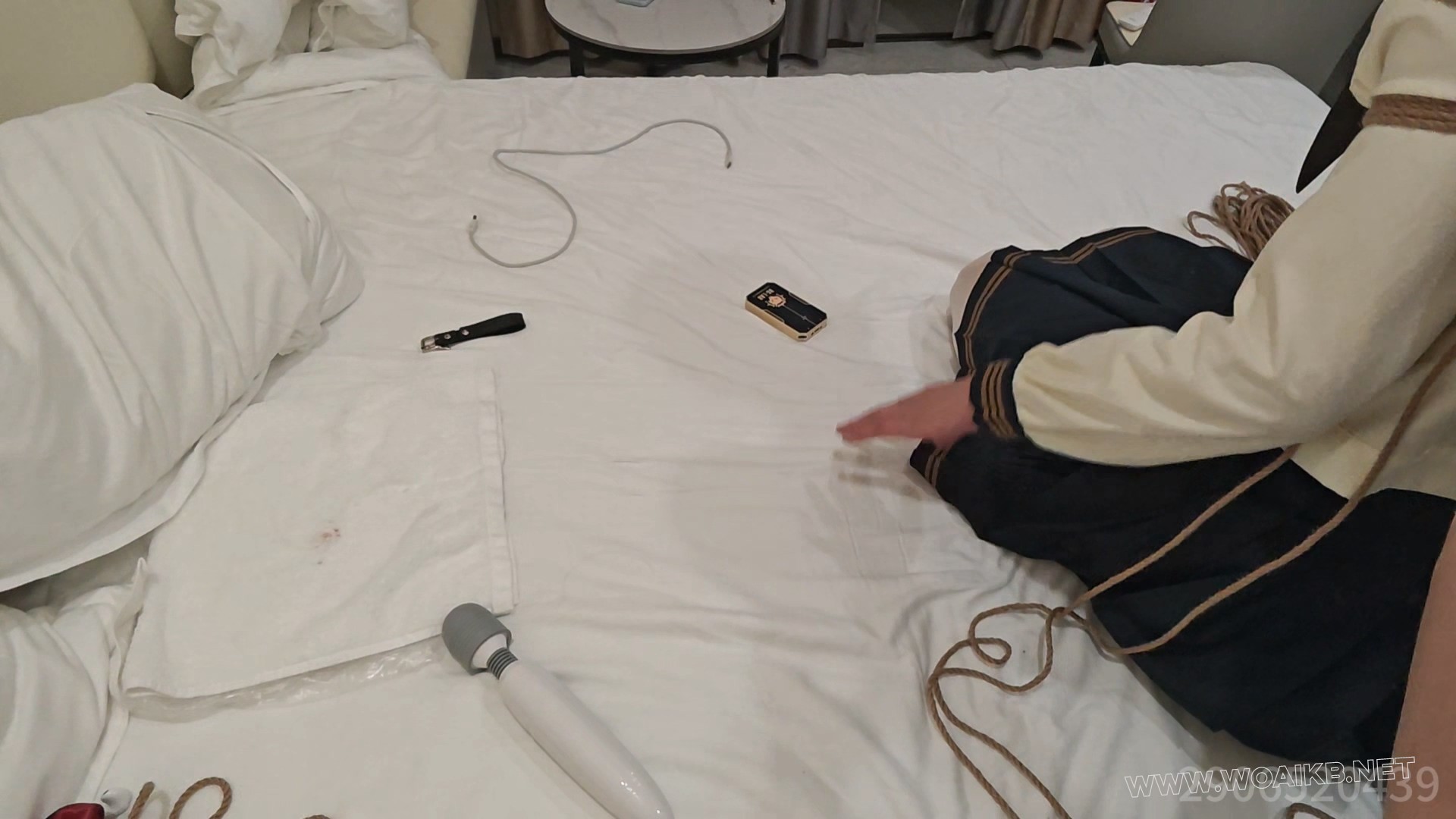 送上门的小m 驷马 放置 M腿 郊狼 jk 白丝 电击 GC 口球 挠痒 预览图
