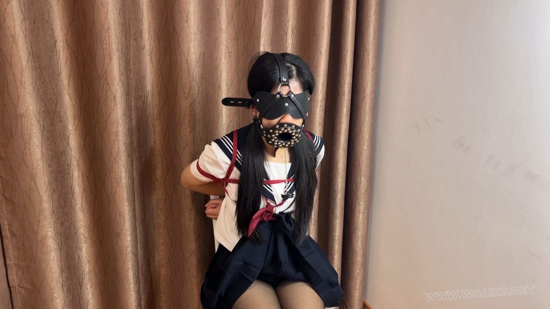 【邻家学妹之楼道惊魂-上集】What？！！楼道里面怎么会有一个黑丝JK学妹？不仅被捆 预览图