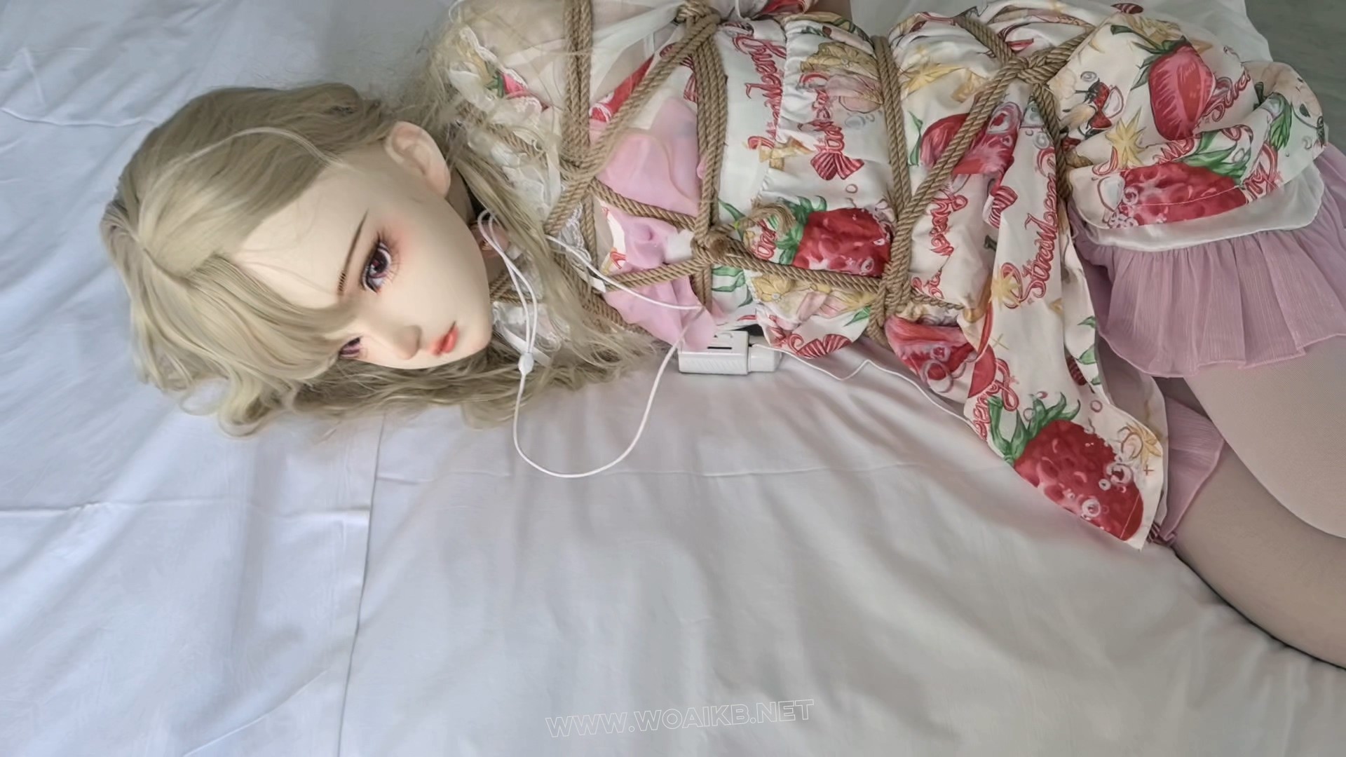 【人偶女友-01】收到一萌宠 没收住手 五六个小时玩嗨了 TD+木奉强糕，震动震动乳夹 预览图