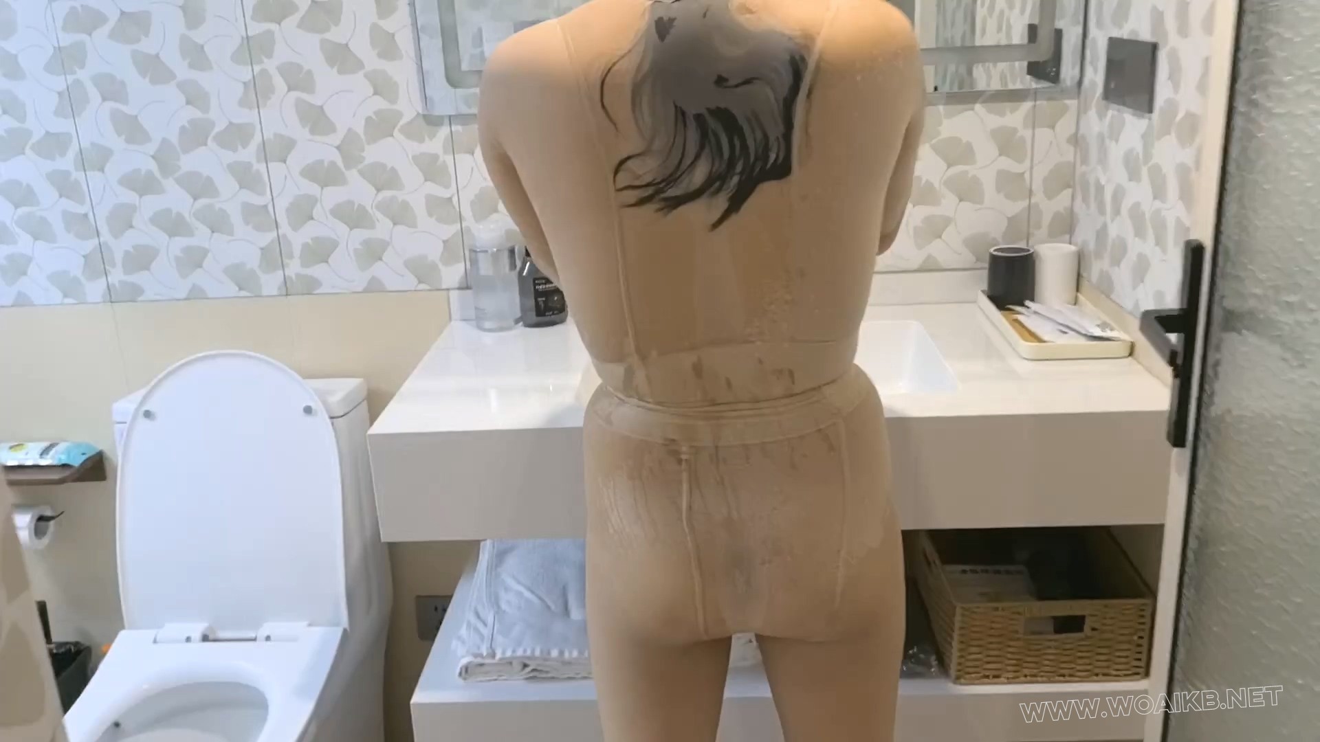 六七百公里跟跑着玩一样，这小姐姐是真的瘾大，又来了，今天来一波丝袜全包水刑呼 预览图