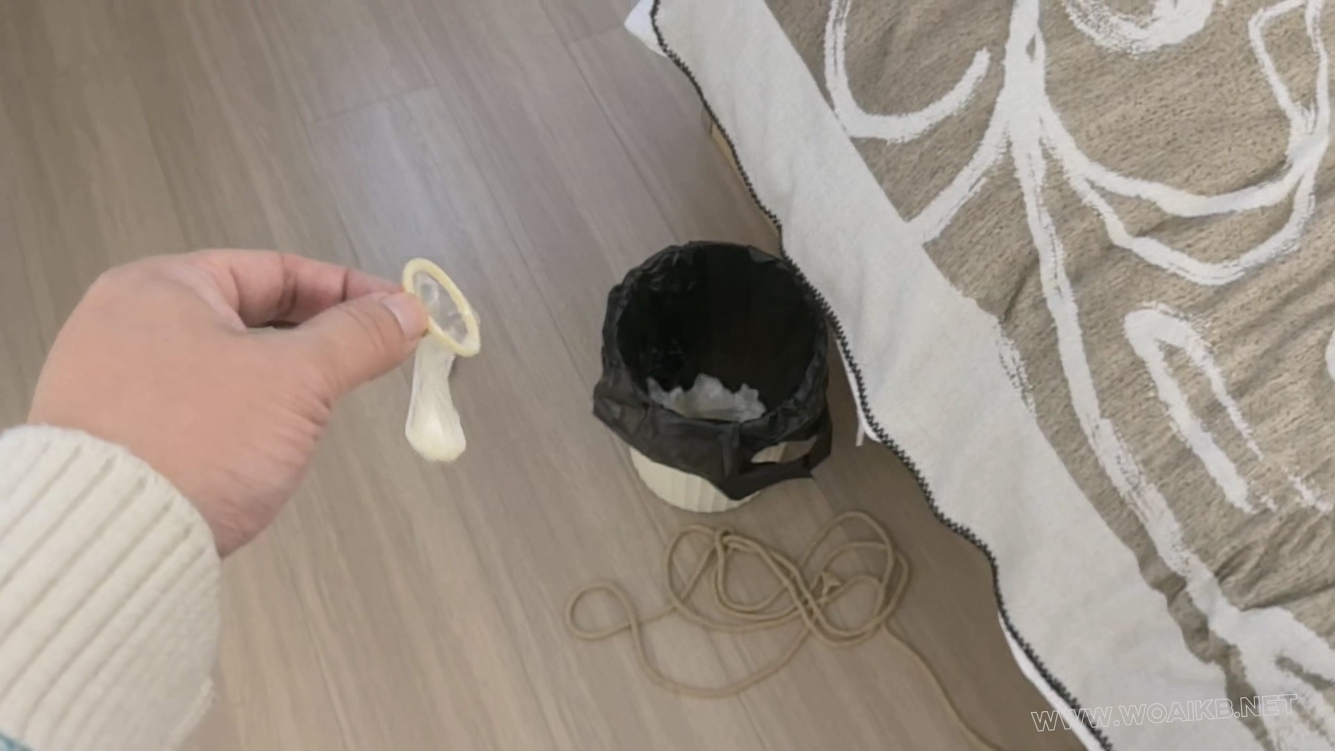 无名无内白丝 无限糕潮 一柱擎天这个姿势很诱人 就是有点废m 超软折叠固定 直立插 预览图