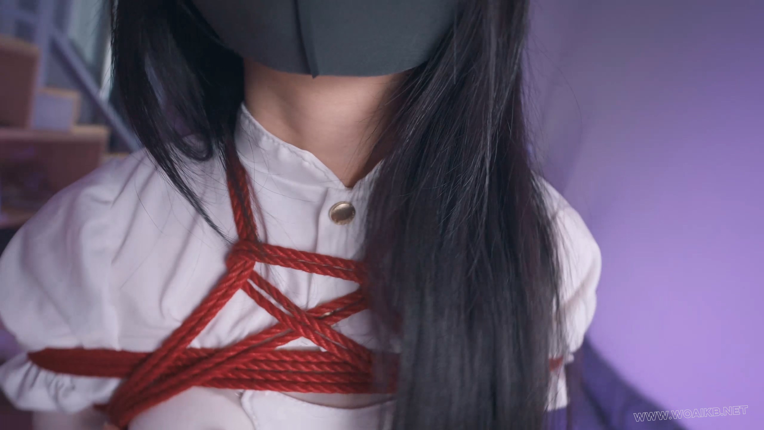《神圣修女被绑记》3 修女身着白色全包丝袜和12cm的高跟吊着罚站，还要被迫看着镜 预览图