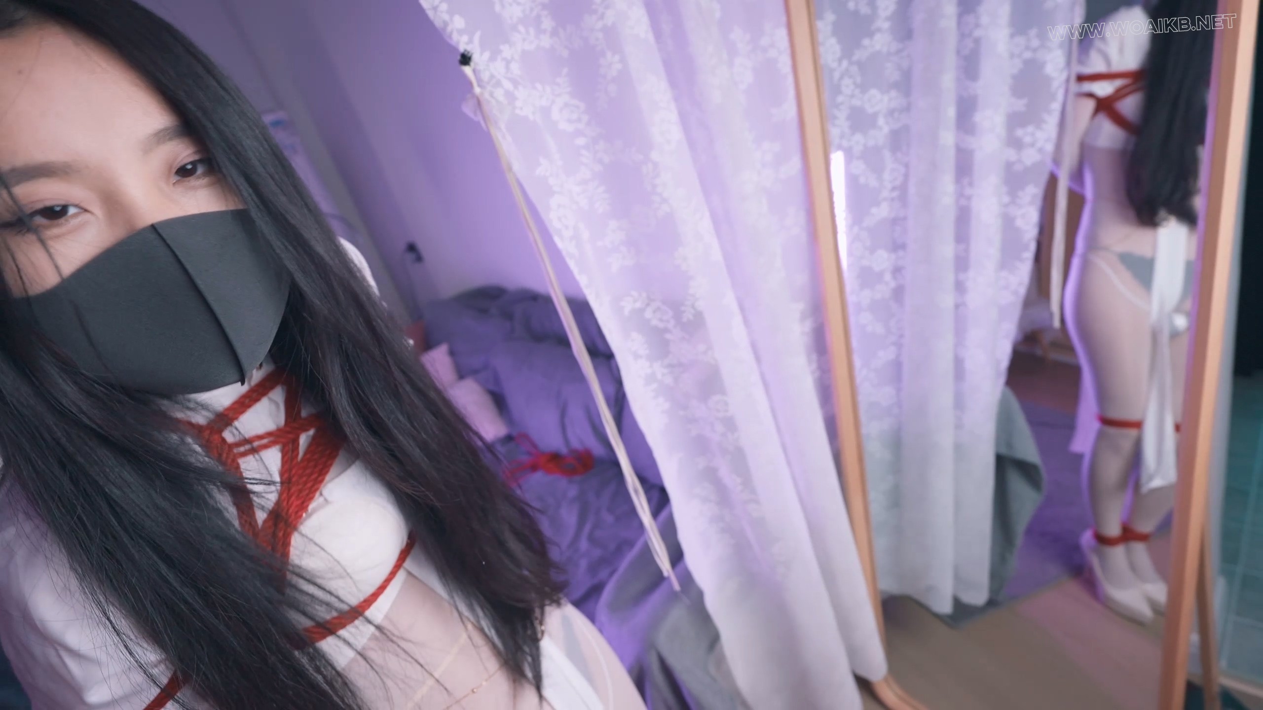 《神圣修女被绑记》3 修女身着白色全包丝袜和12cm的高跟吊着罚站，还要被迫看着镜 预览图
