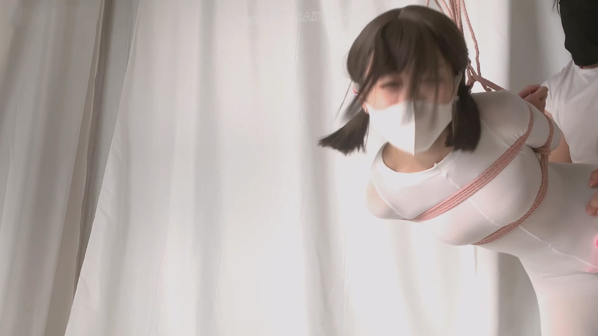 【尤美加奈】大尺度定拍！无内白丝连体衣 x 棒棒强高 x 小粉td x 袭击迷晕 x 玩弄 预览图