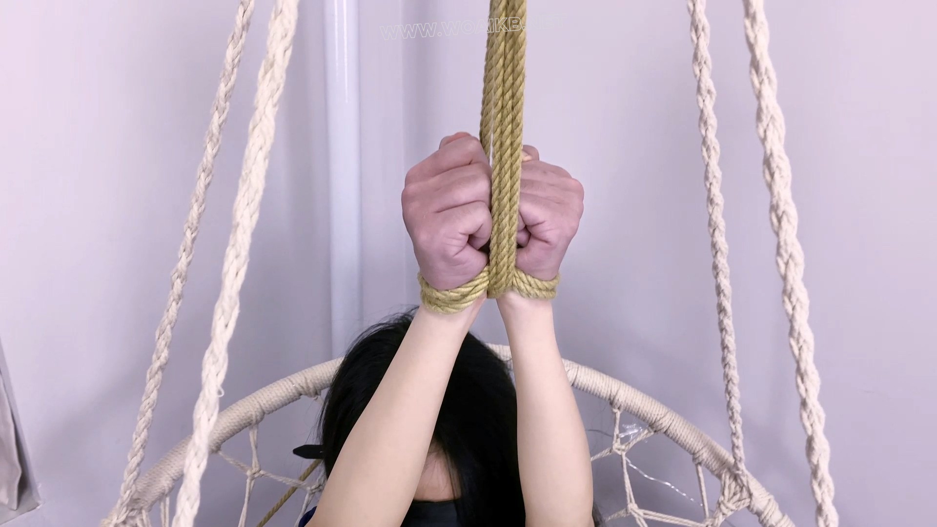 《路崽子历险记》-第十一集-客户定拍-高手吊+强制固定M开腿+黑丝脚底+口球口水直流 预览图