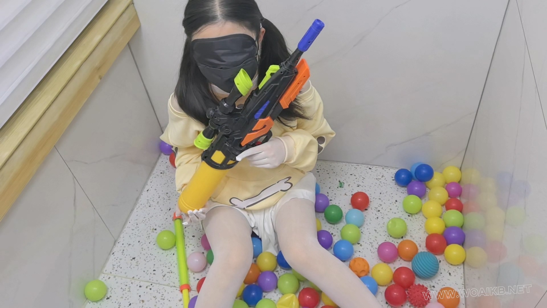 连体白丝 今天纯陪小妹妹玩 水枪滑滑梯 直臂蟹缚骑小牛 sp 震动 墙糕 真空昏迷 预览图