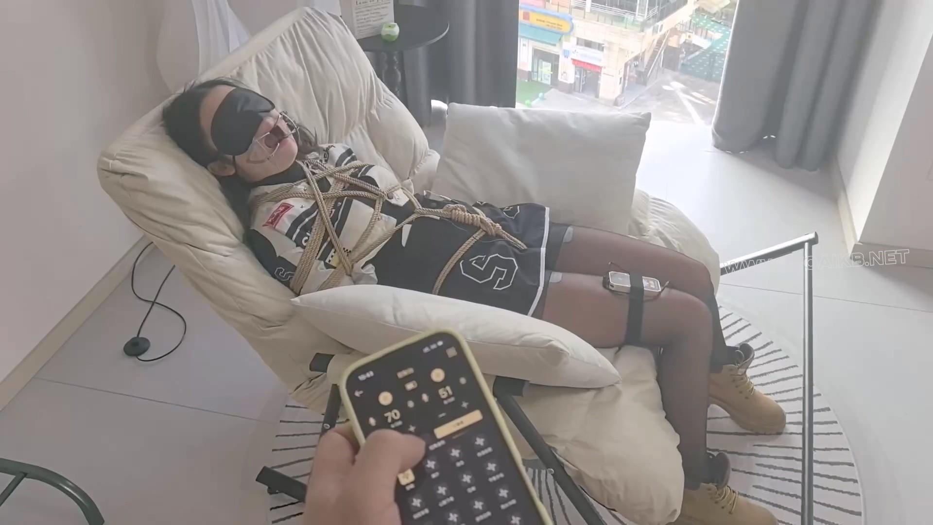 【FXX-SM-攸姬】约拍黑丝攸姬 无内体验内置震动 分析强糕不同 开口器释放口水 电击 预览图