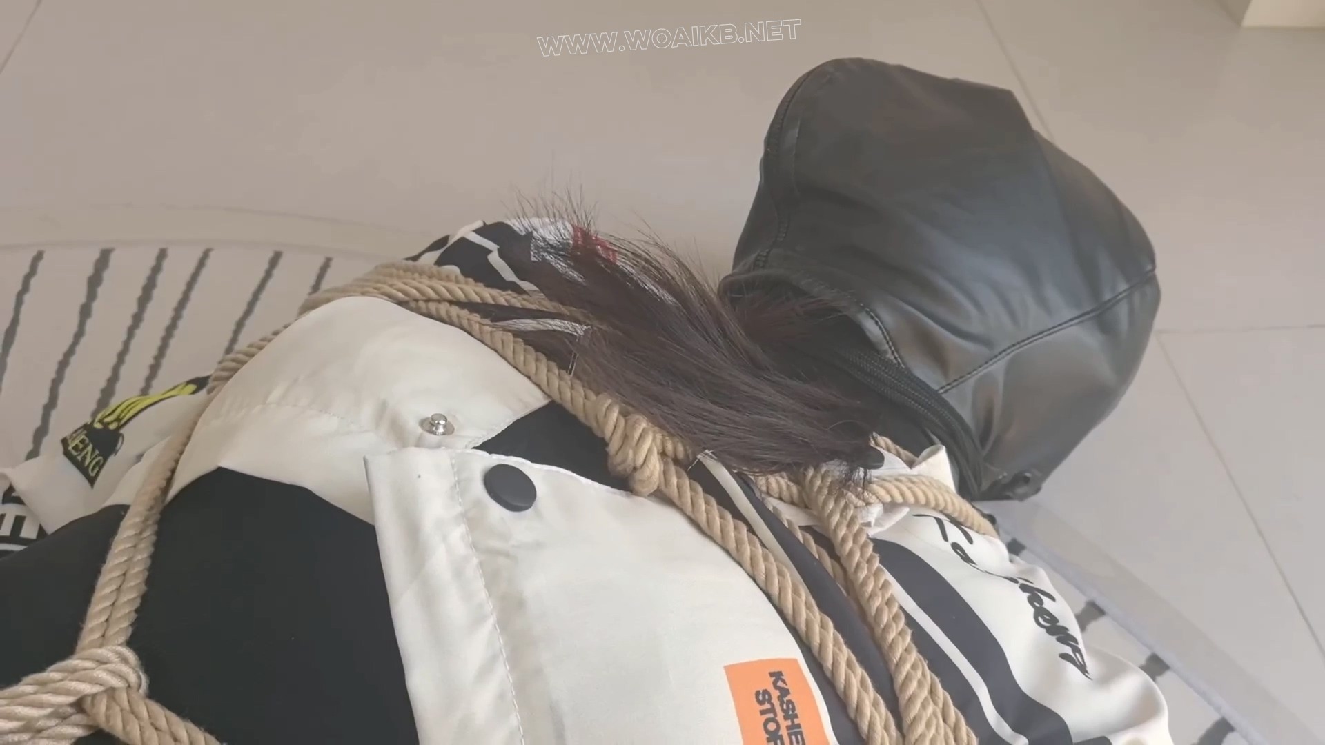 【FXX-SM-攸姬】约拍黑丝攸姬 无内体验内置震动 分析强糕不同 开口器释放口水 电击 预览图