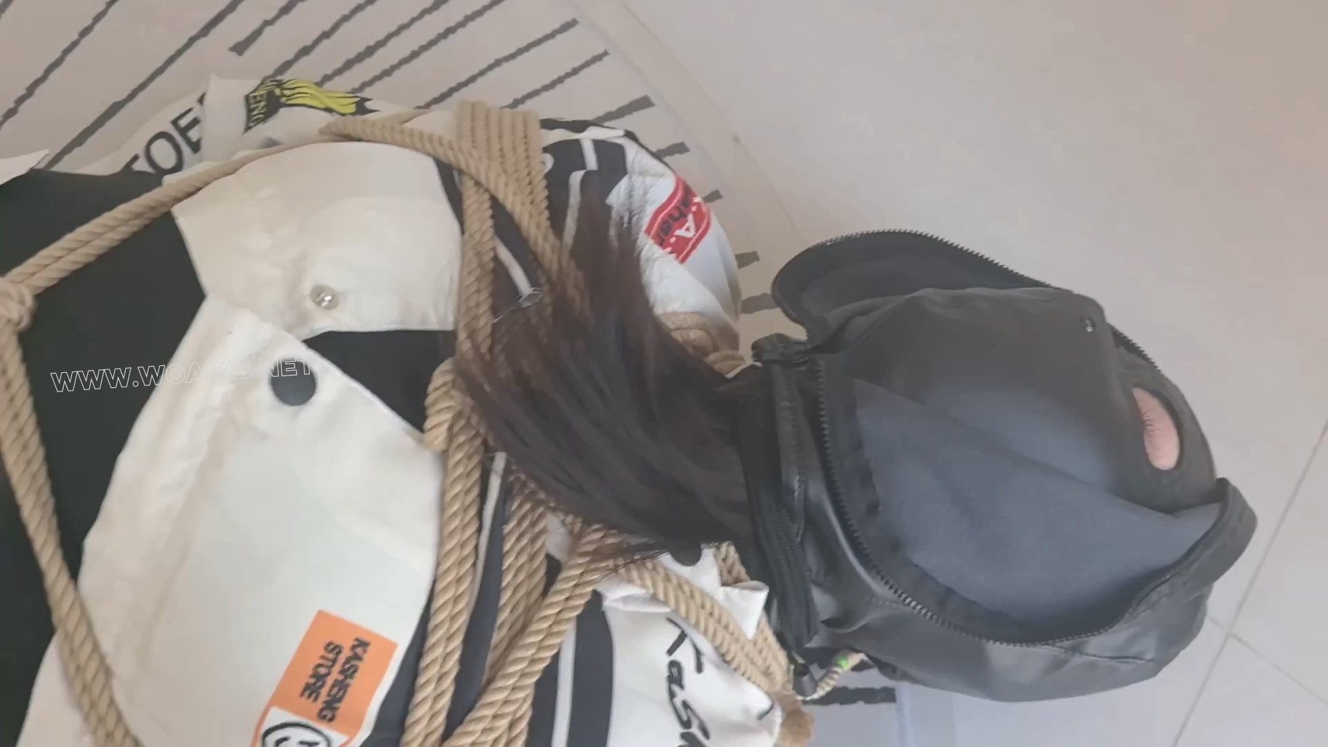 【FXX-SM-攸姬】约拍黑丝攸姬 无内体验内置震动 分析强糕不同 开口器释放口水 电击 预览图