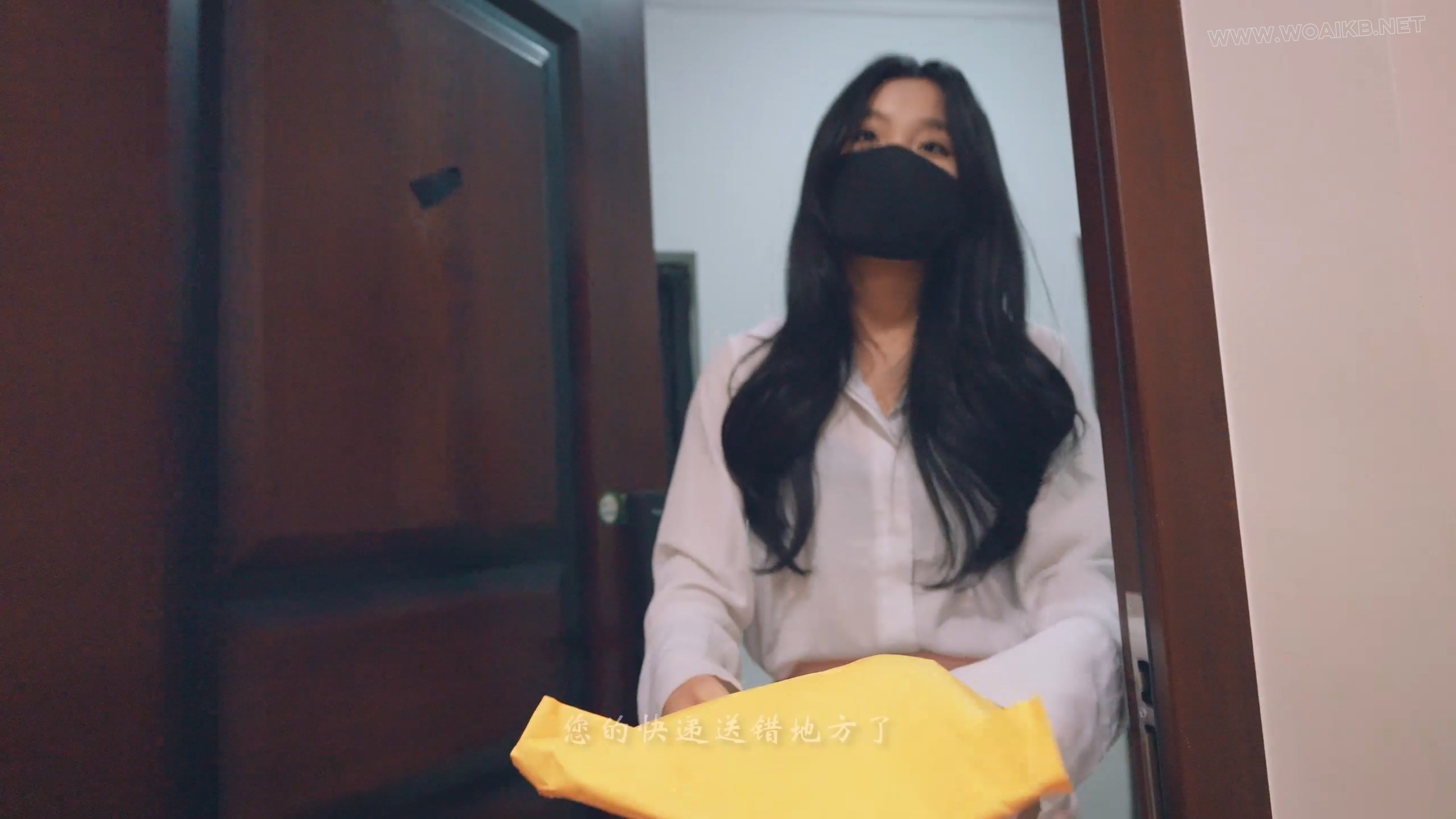 《OL的游戏4》OL错收邻居快递，好心送上门却被猥琐邻居诱拐，一圈一圈绑住腿听OL骚… 封面图