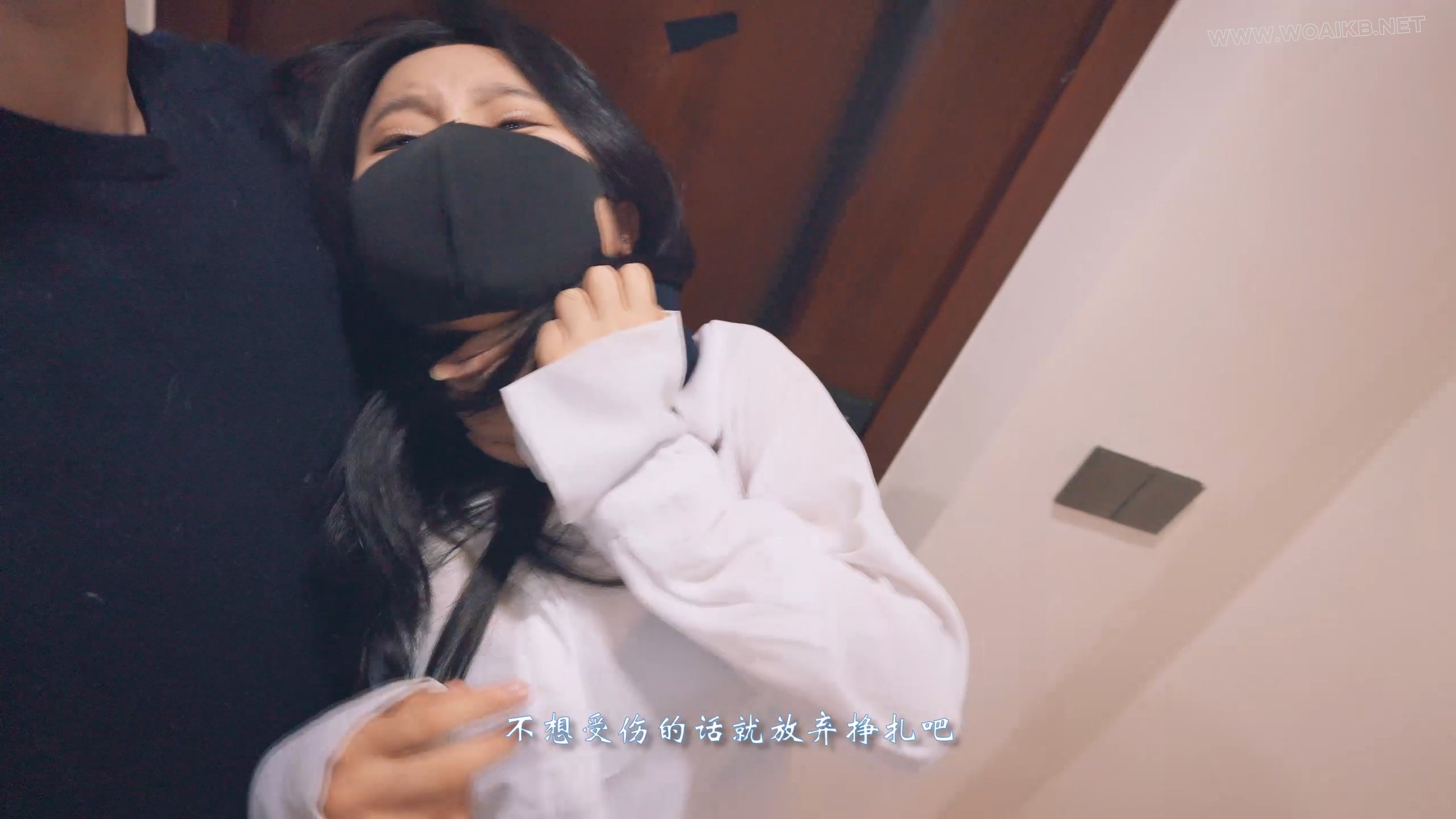 《OL的游戏4》OL错收邻居快递，好心送上门却被猥琐邻居诱拐，一圈一圈绑住腿听OL骚 预览图