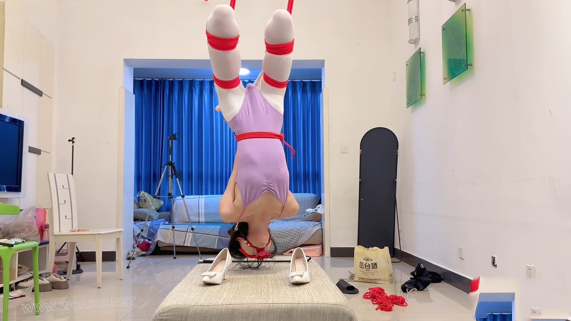 调教倒吊的瑾年 预览图