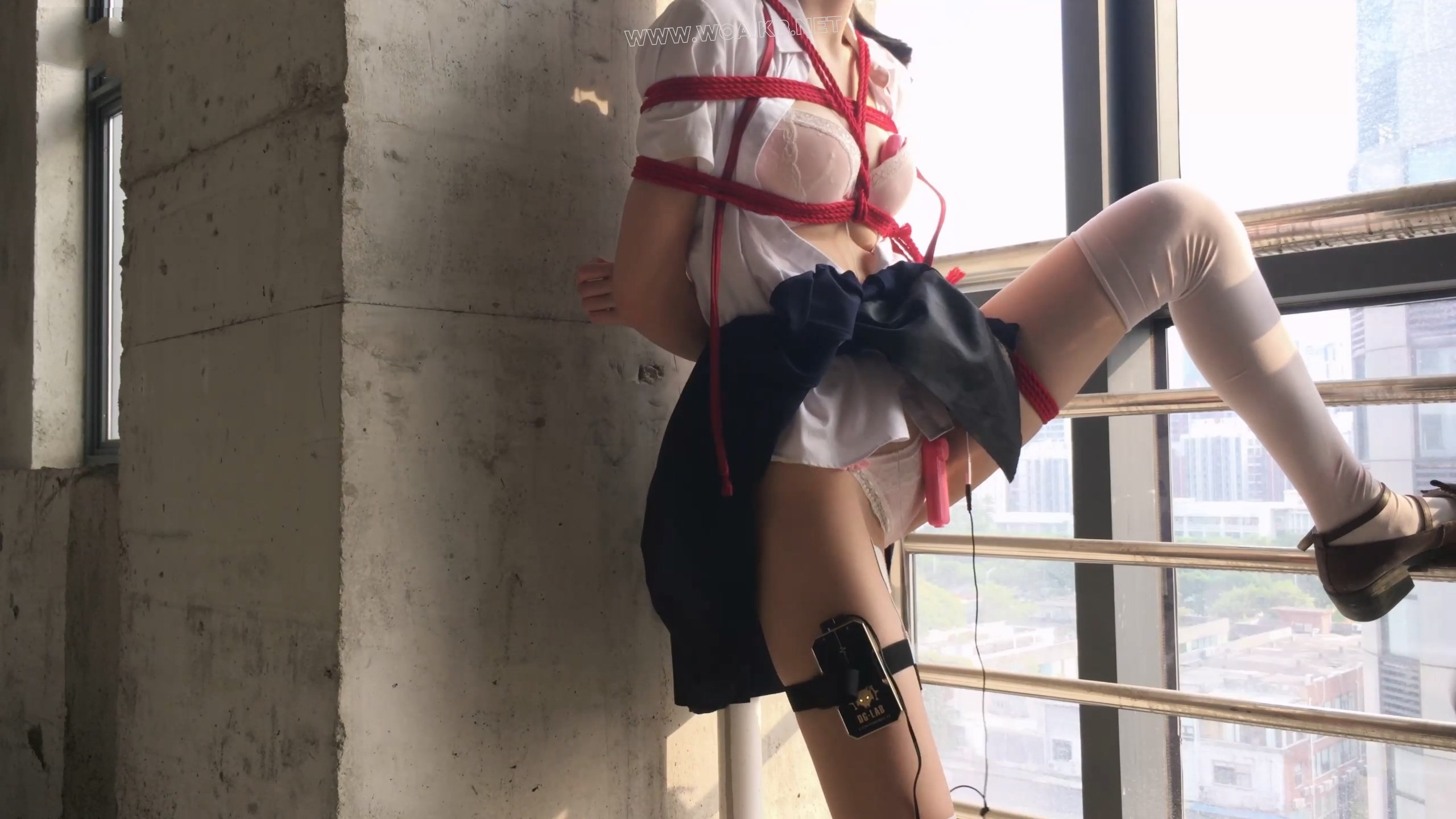 【尤美加奈】废墟最终章！双马尾白丝JK被羞耻调教 窗边调教+独自放置+郊狼+蒙眼堵 预览图