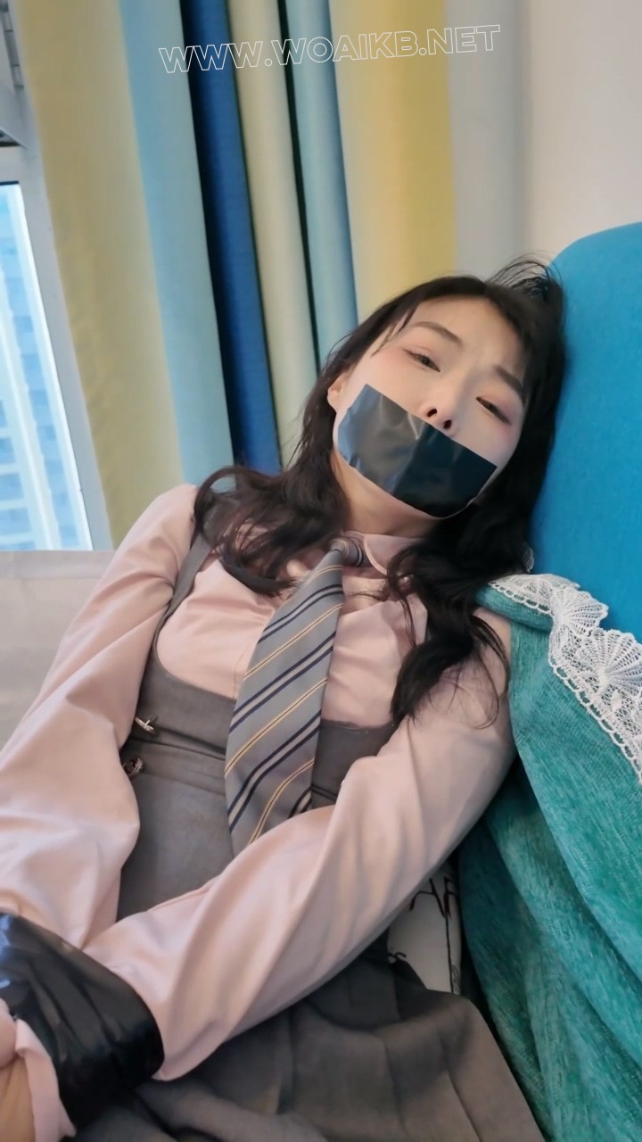 欲求不满的姐姐又让把她捆起来 橱柜放置手动墙糕 预览图