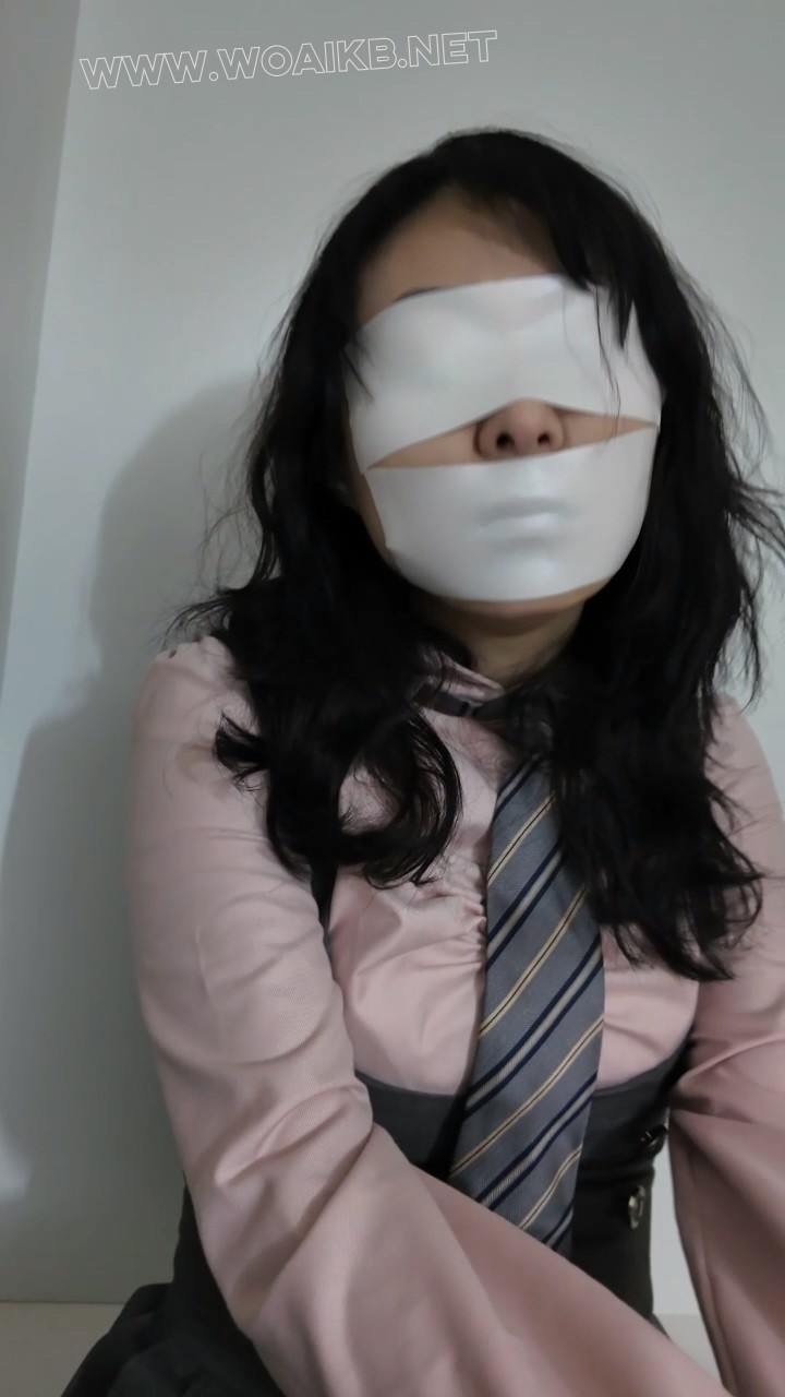 欲求不满的姐姐又让把她捆起来 橱柜放置手动墙糕 预览图