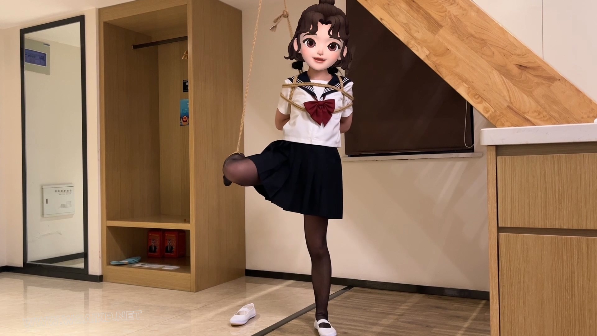 臭脚妹妹第一部露脸作品 【水手服】【油光黑丝】【白一带】【单腿吊缚】 预览图