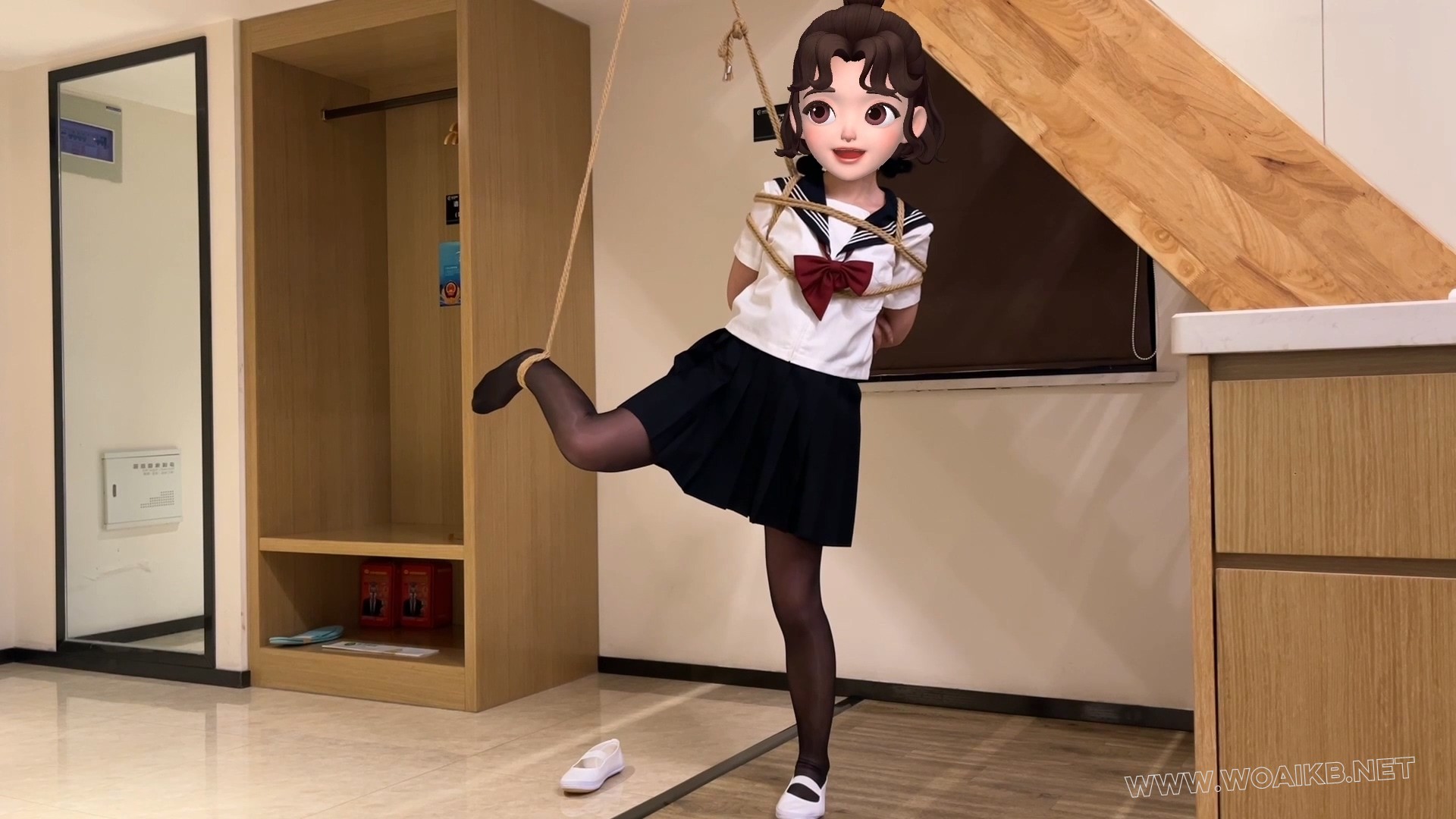 臭脚妹妹第一部露脸作品 【水手服】【油光黑丝】【白一带】【单腿吊缚】 封面图