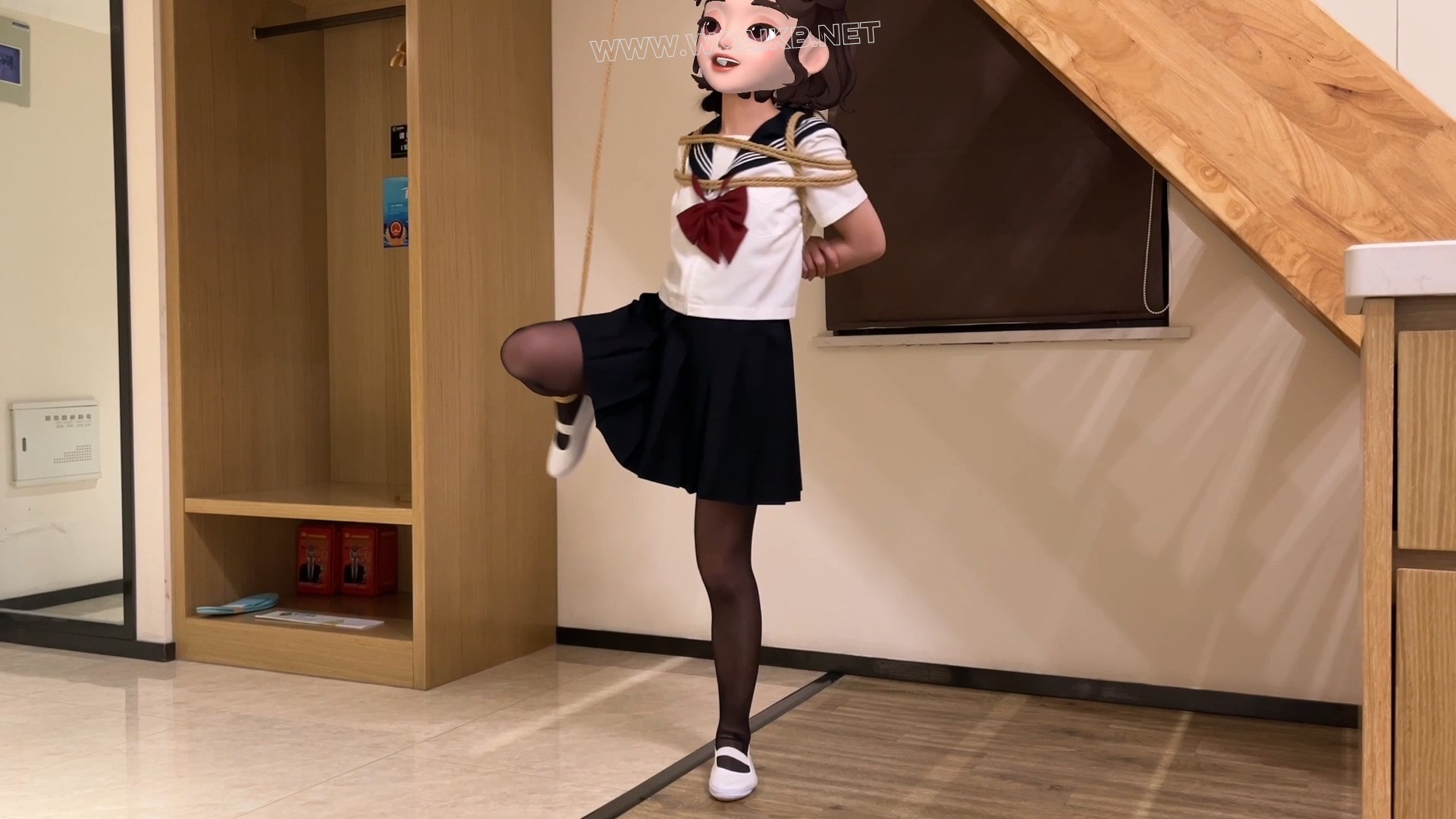 臭脚妹妹第一部露脸作品 【水手服】【油光黑丝】【白一带】【单腿吊缚】 预览图