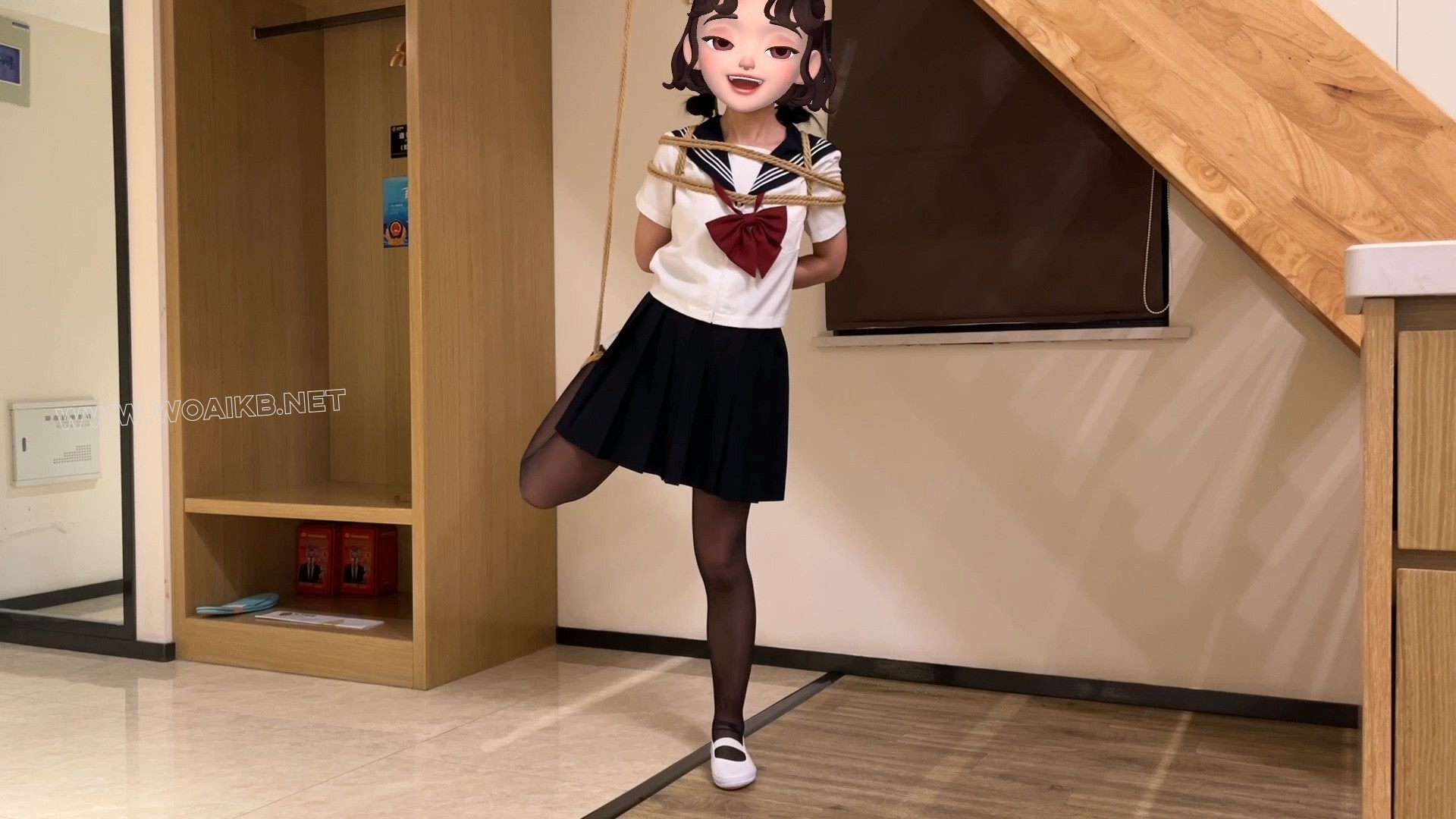 臭脚妹妹第一部露脸作品 【水手服】【油光黑丝】【白一带】【单腿吊缚】 预览图