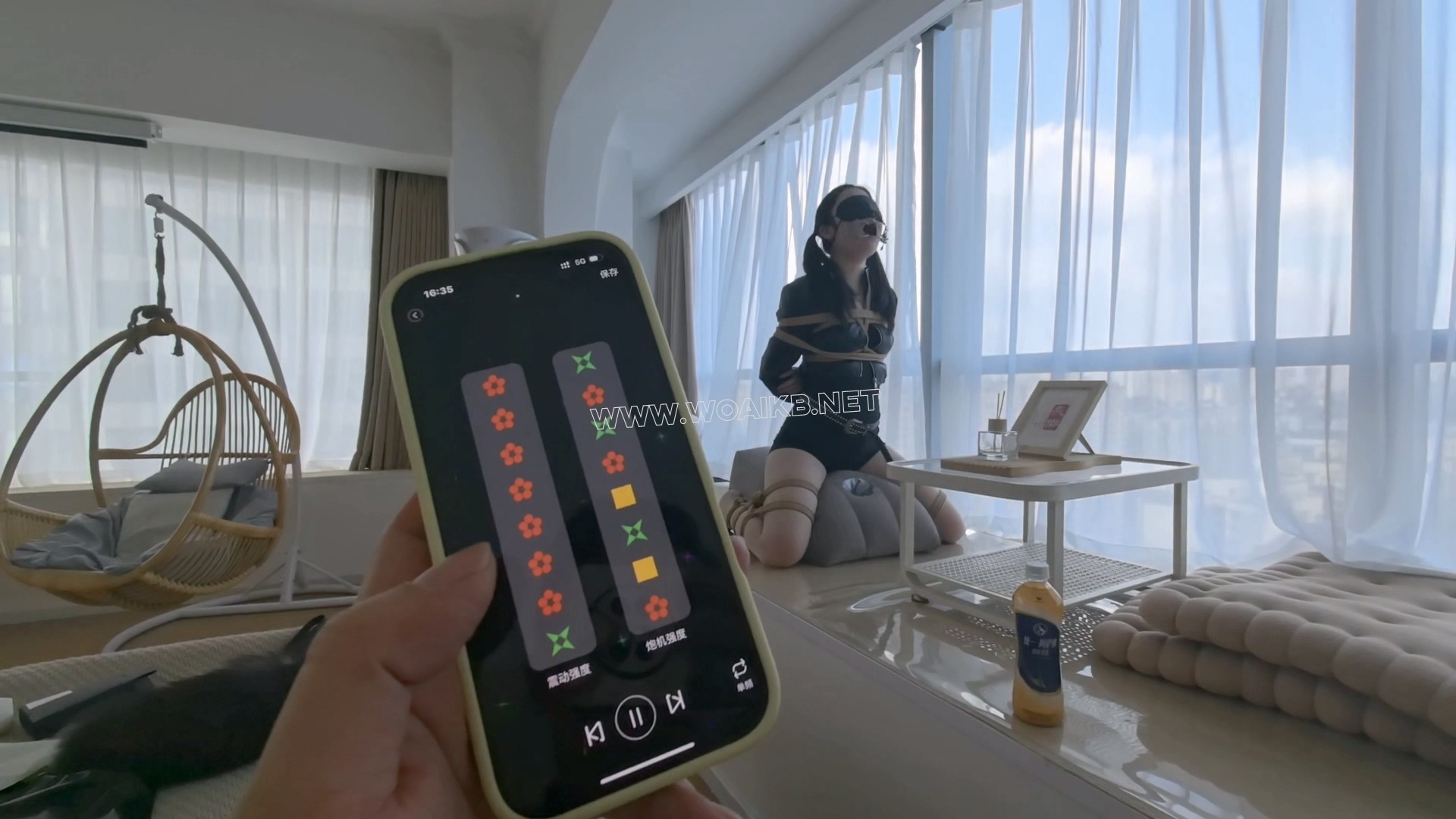 【SM-赛娘】花式玩妞 体验至少十次入潮 三个入口同时塞满是种什么体验？我只能说 预览图