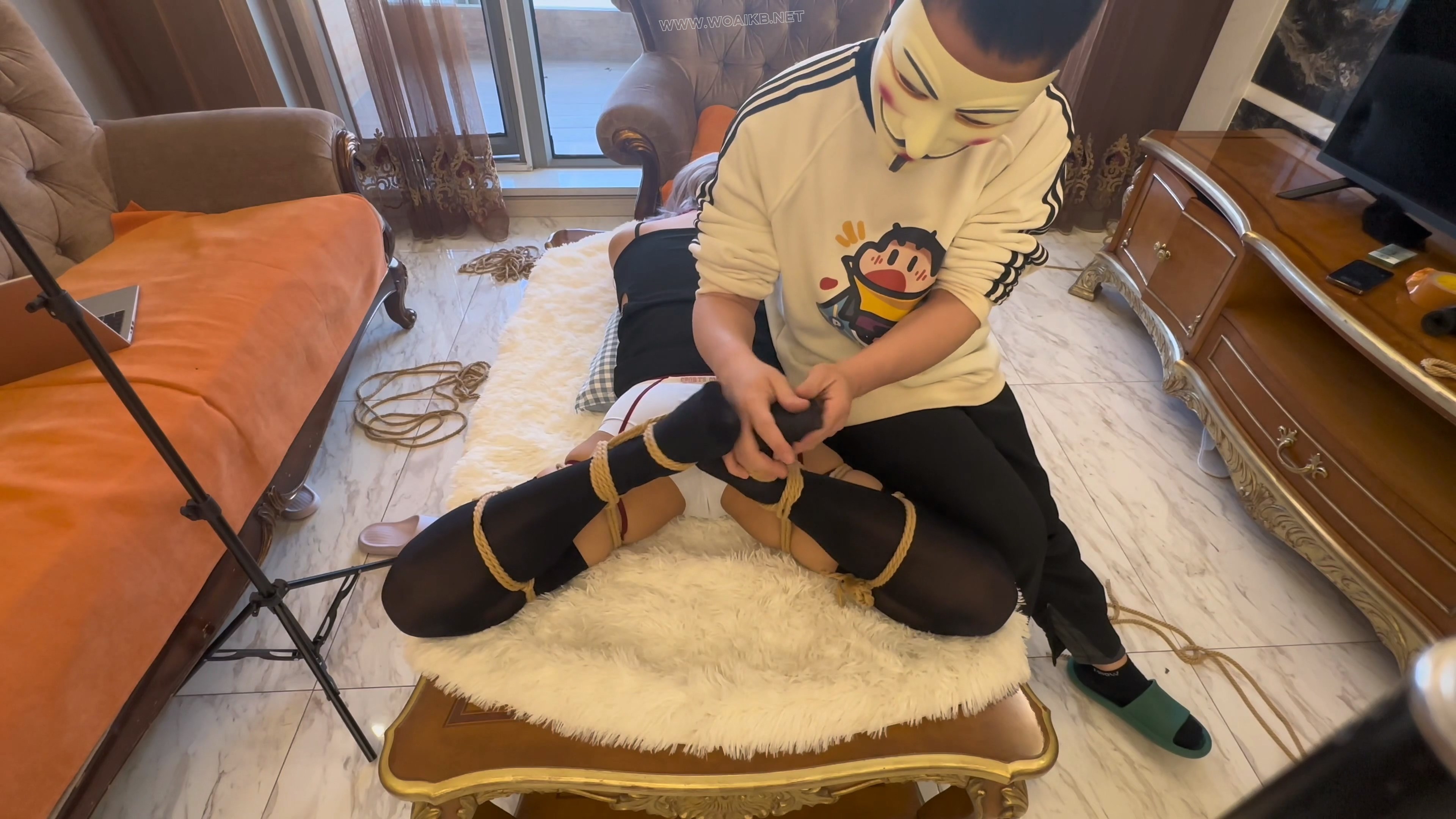 精心装扮准备去夜店玩的小涵 被摄影师抓起来狠狠WN （开放式揉X摸阴）+（固定分腿 预览图
