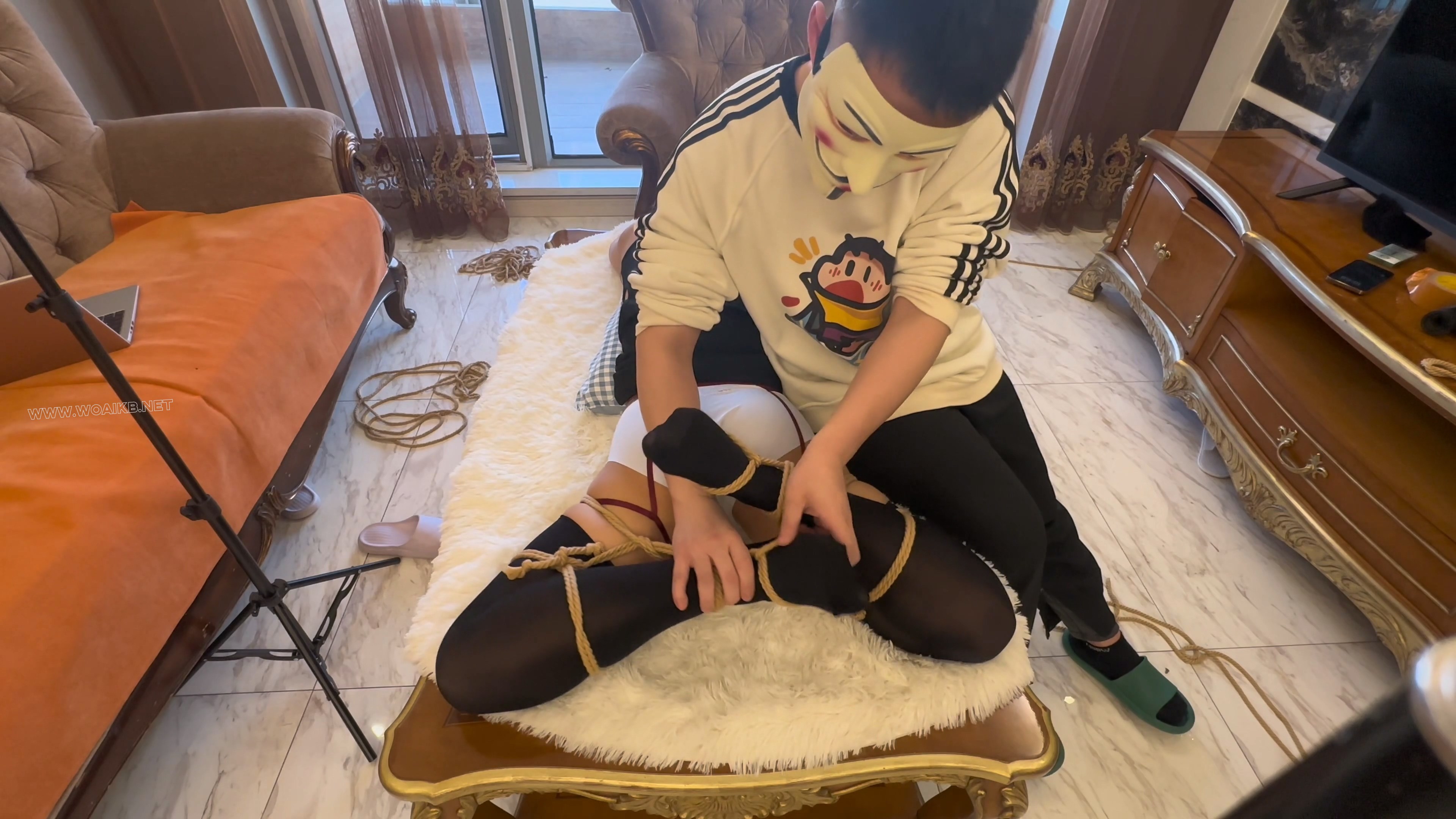 精心装扮准备去夜店玩的小涵 被摄影师抓起来狠狠WN （开放式揉X摸阴）+（固定分腿 预览图