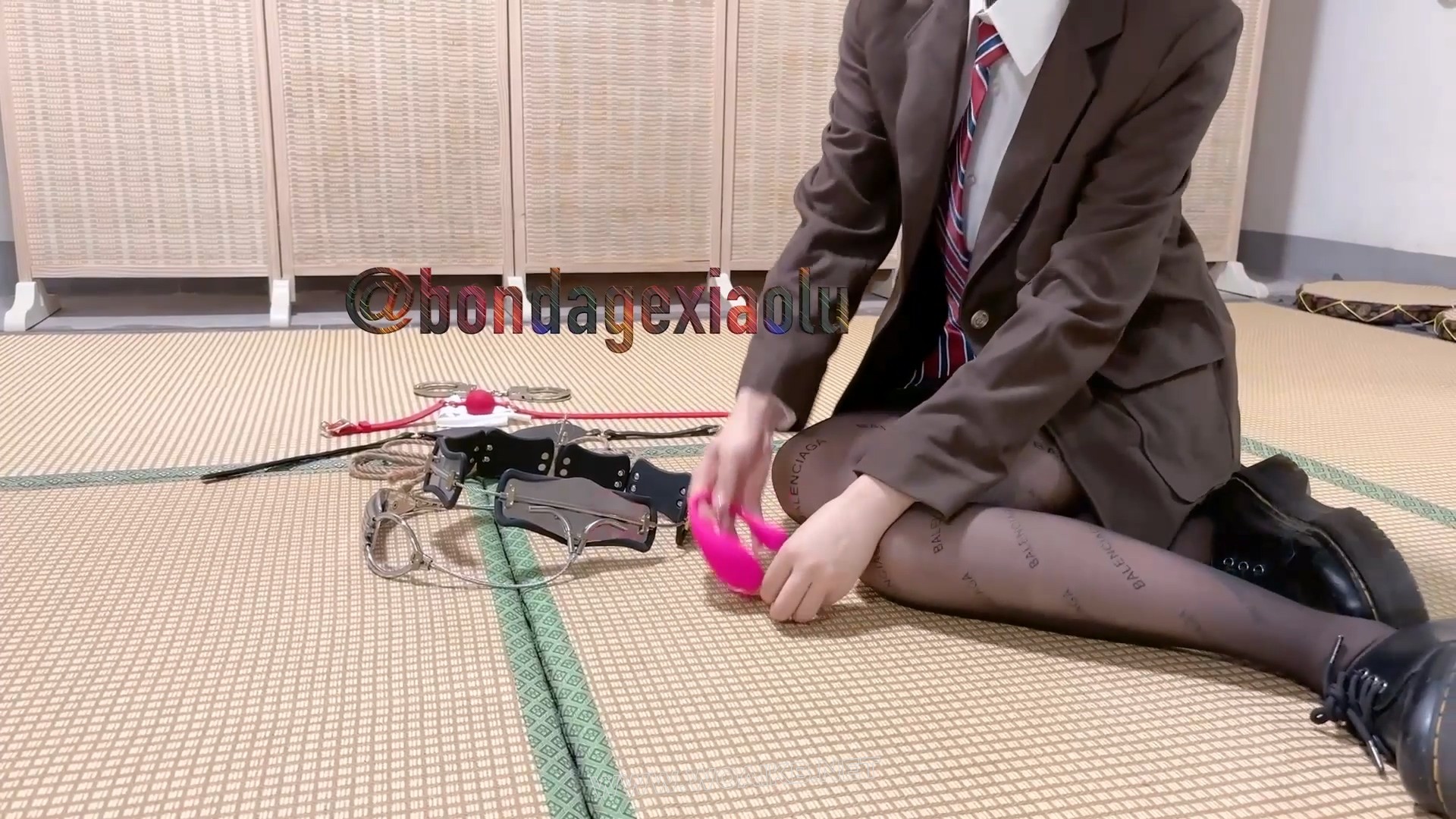 私转公 妹子各种玩具 炮机沦陷 预览图