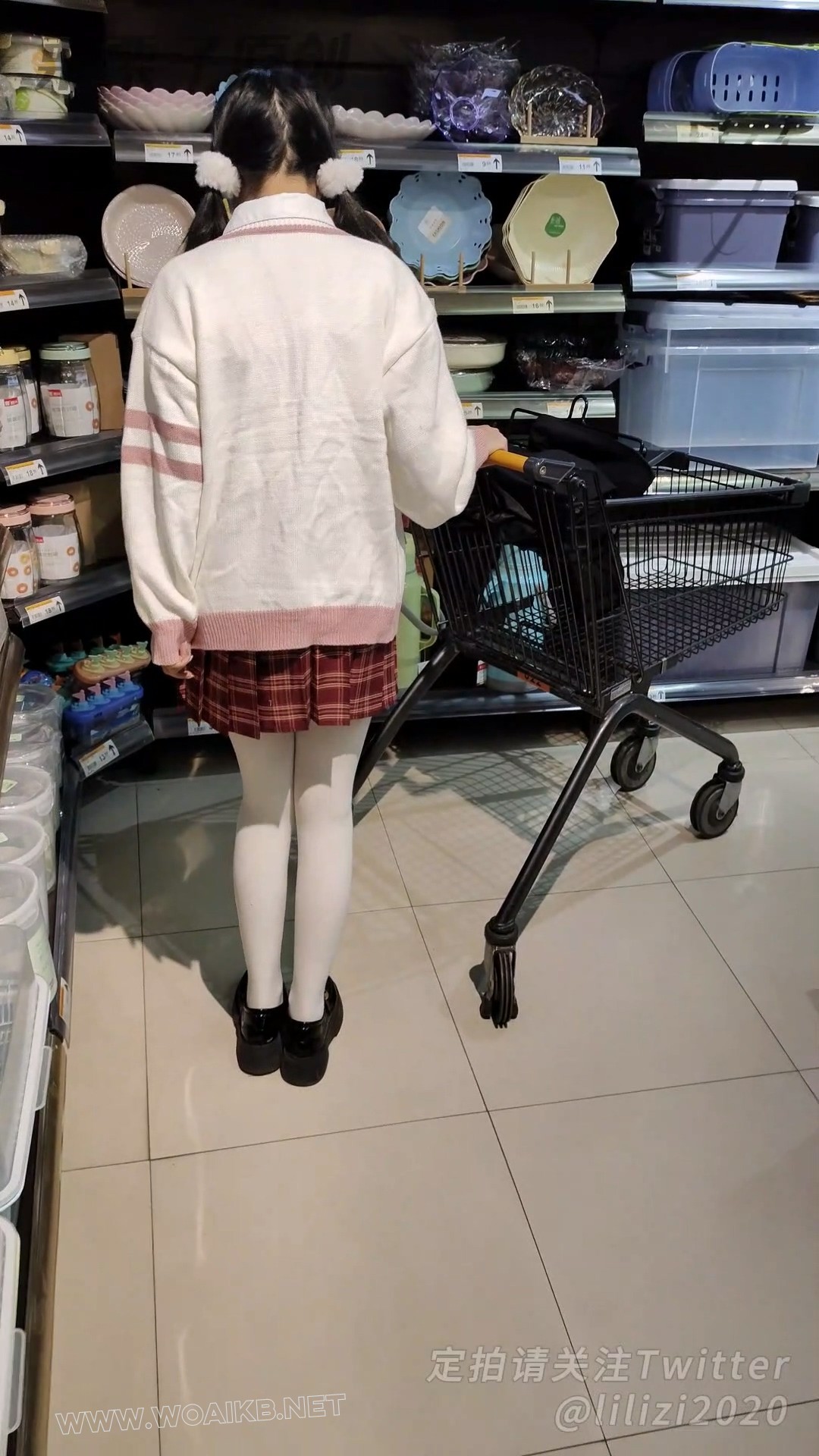 《惩罚堕落小M 04》 户外强高、超市调教、快乐蛋、双马尾、JK、白丝、龟甲缚、反复 预览图