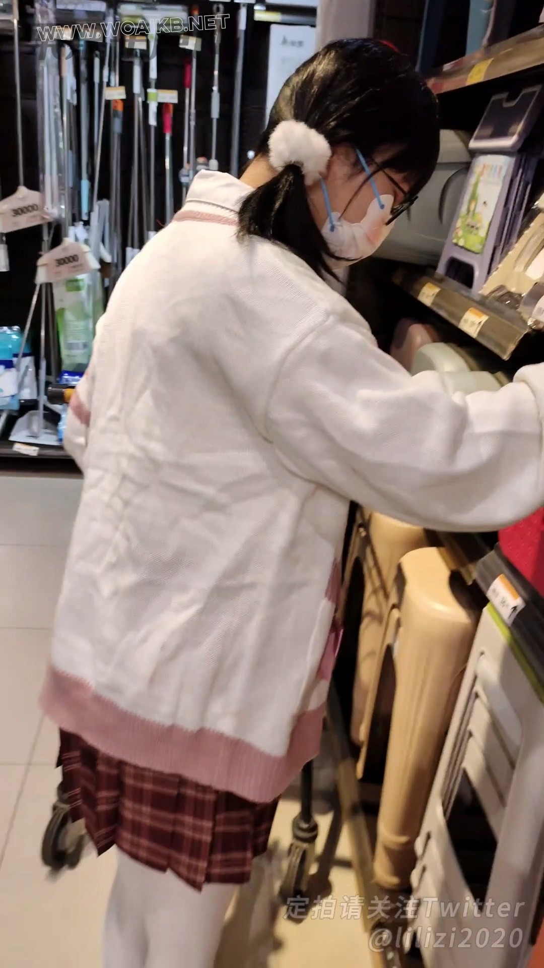 《惩罚堕落小M 04》 户外强高、超市调教、快乐蛋、双马尾、JK、白丝、龟甲缚、反复 预览图