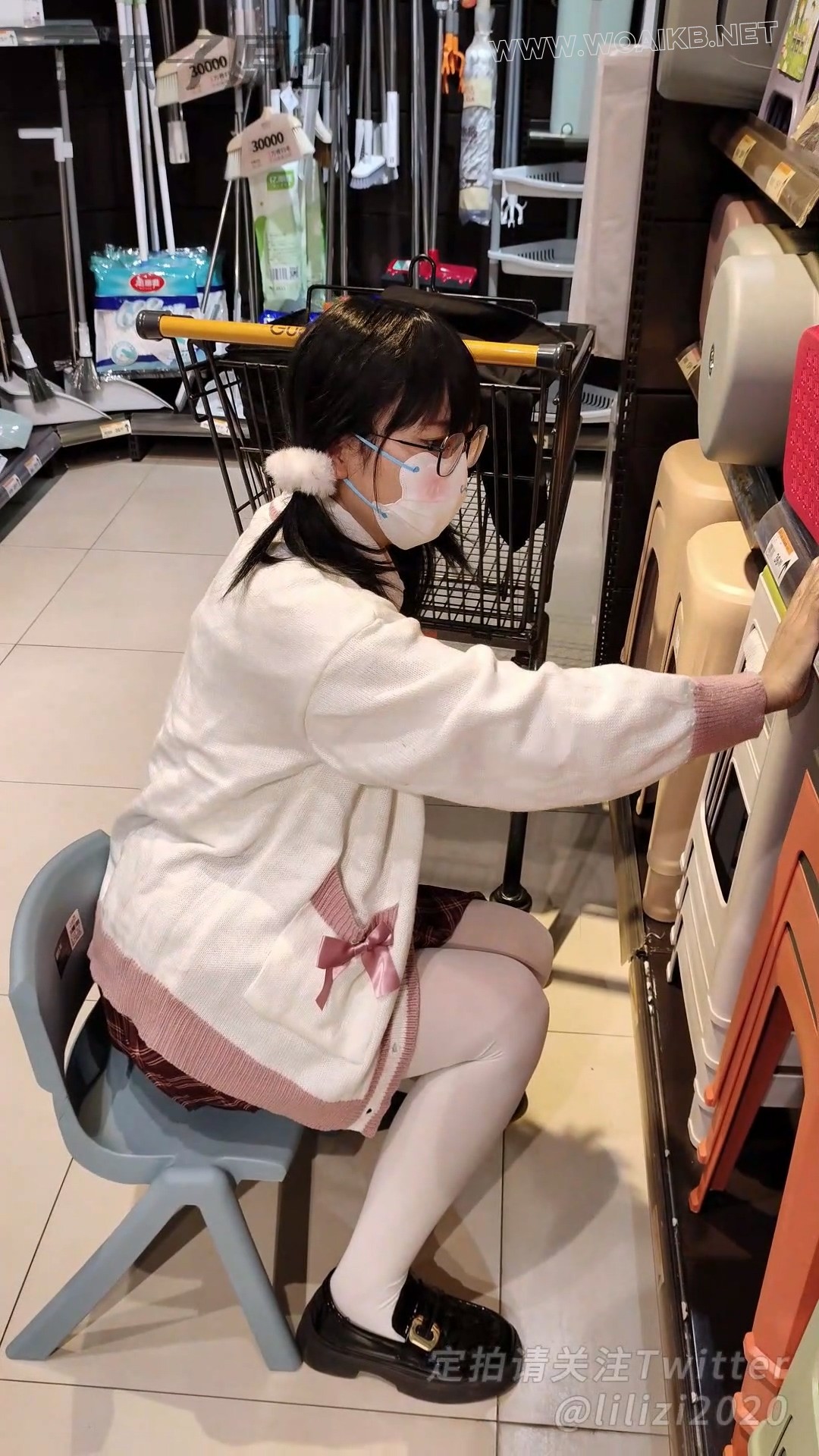 《惩罚堕落小M 04》 户外强高、超市调教、快乐蛋、双马尾、JK、白丝、龟甲缚、反复 预览图